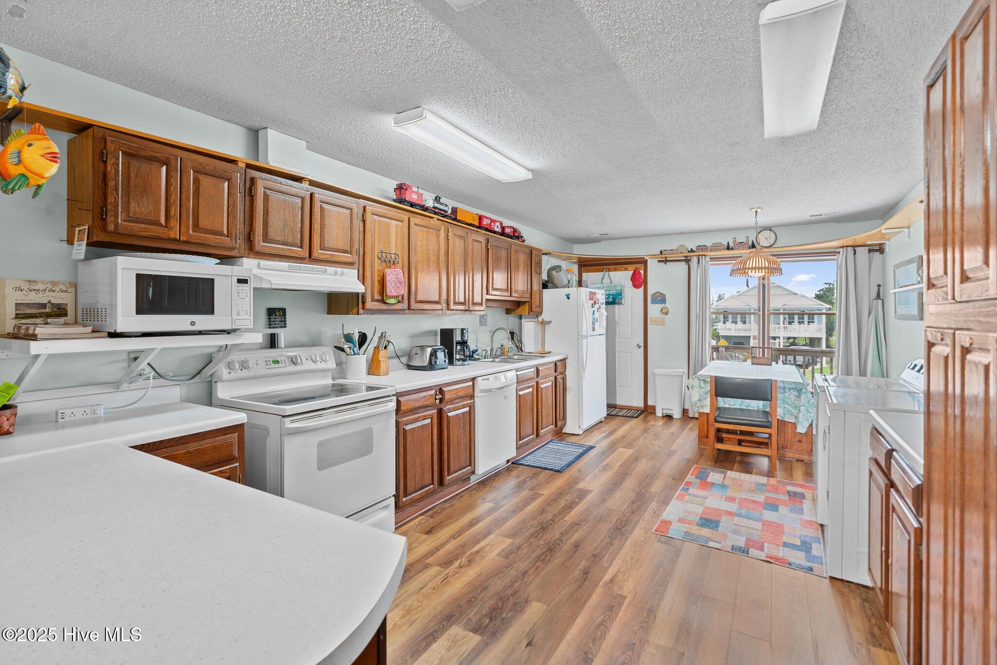 210 W Beach Drive Property Photo 19