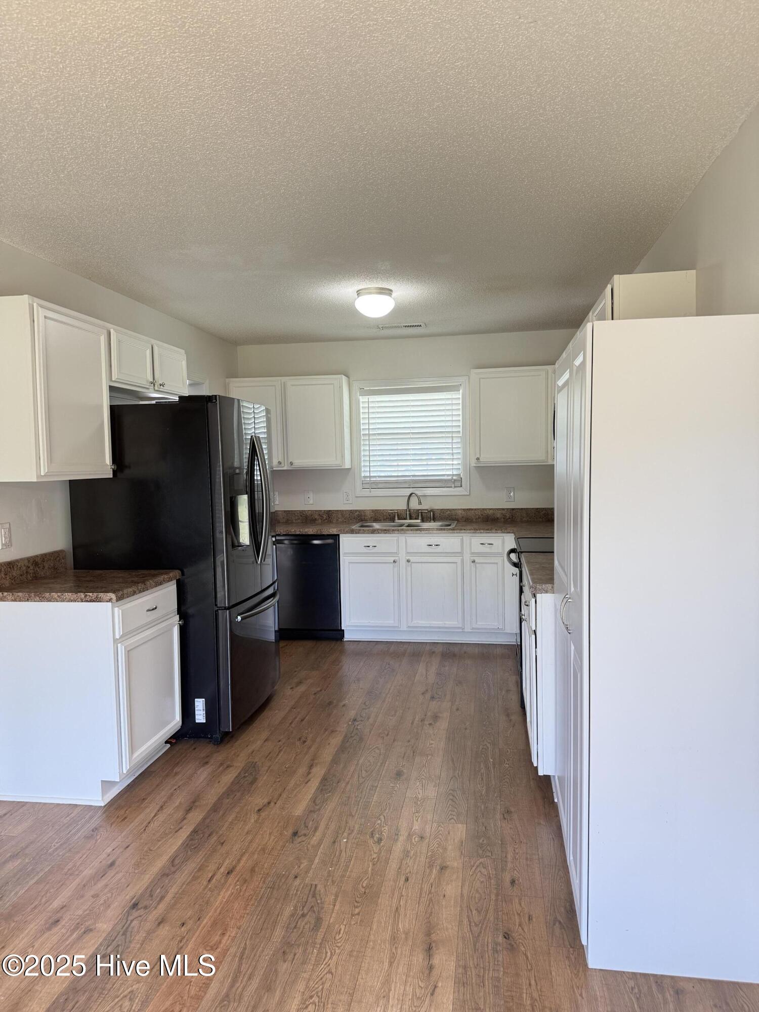 102 Harmony Way Property Photo 3
