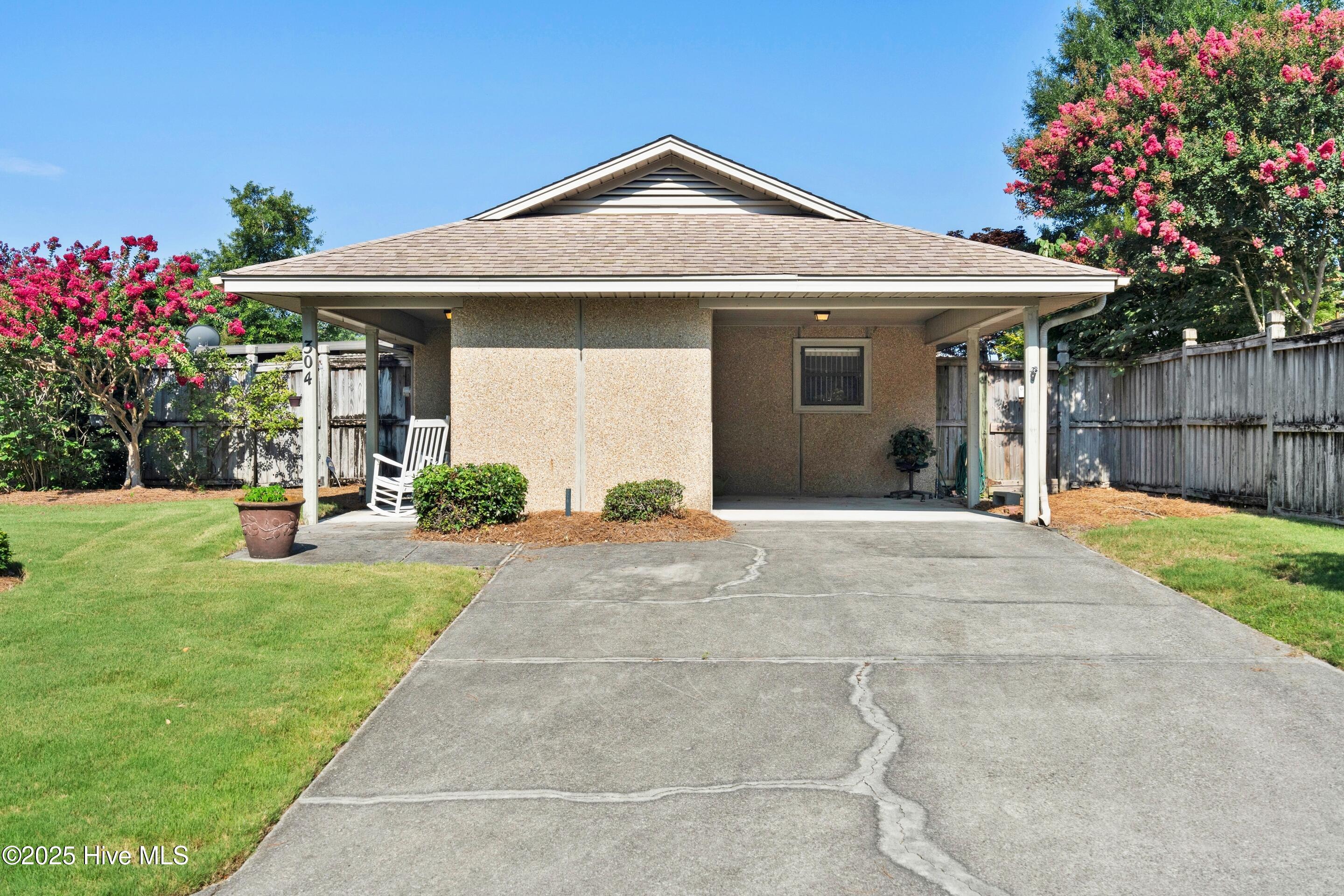 304 Halyard Court Property Photo 1