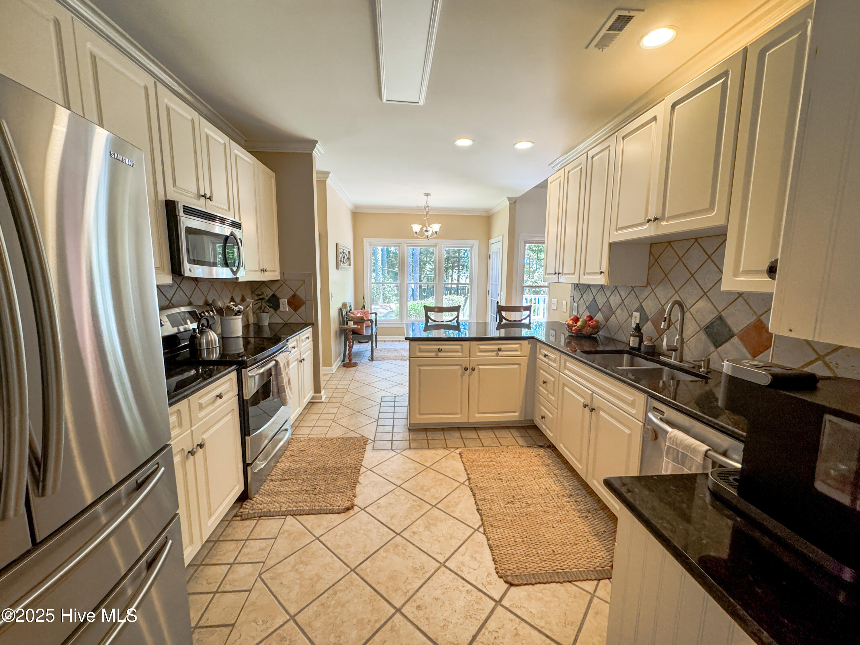 4725 Wedgefield Drive Property Photo 17