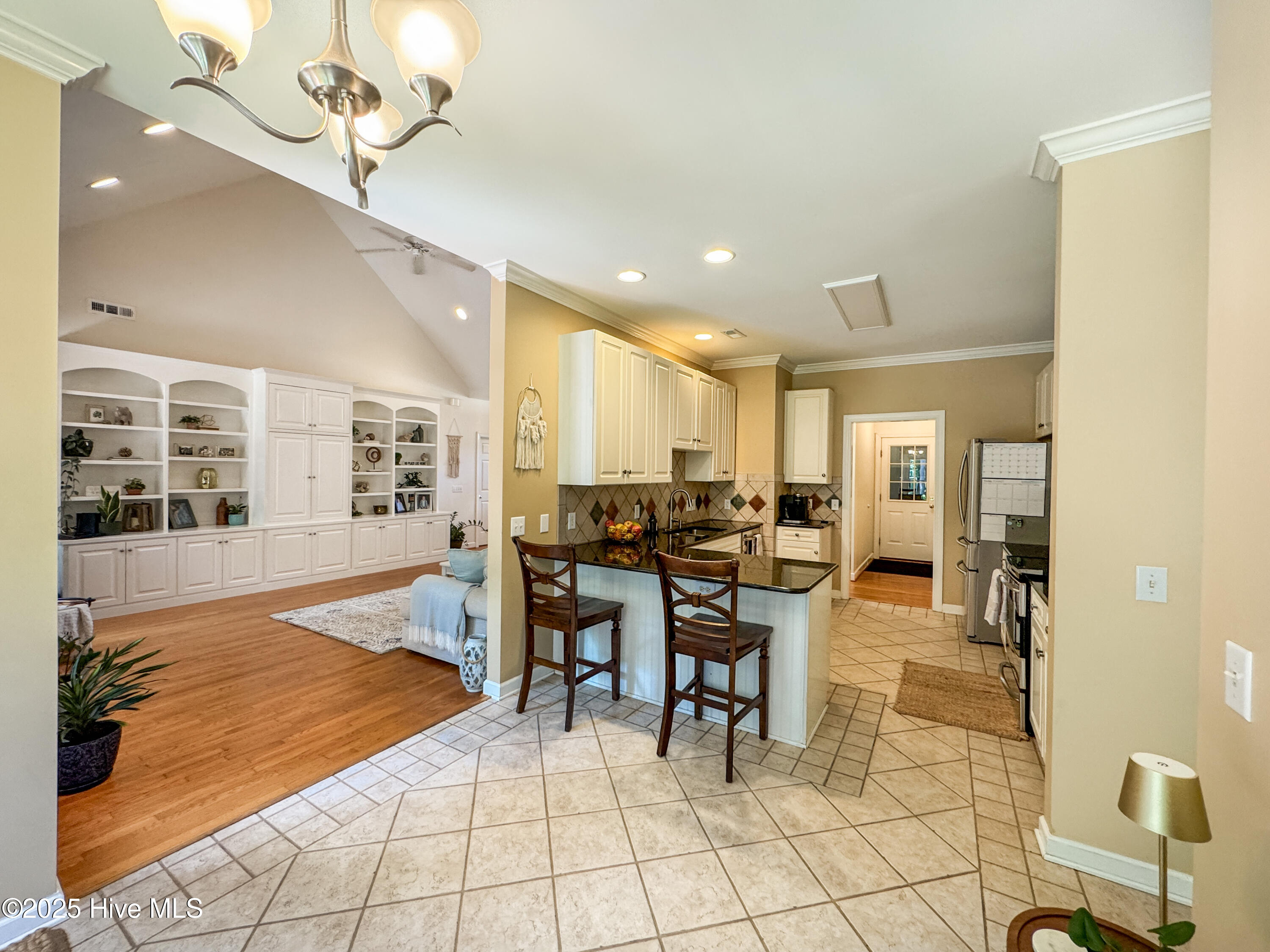 4725 Wedgefield Drive Property Photo 18