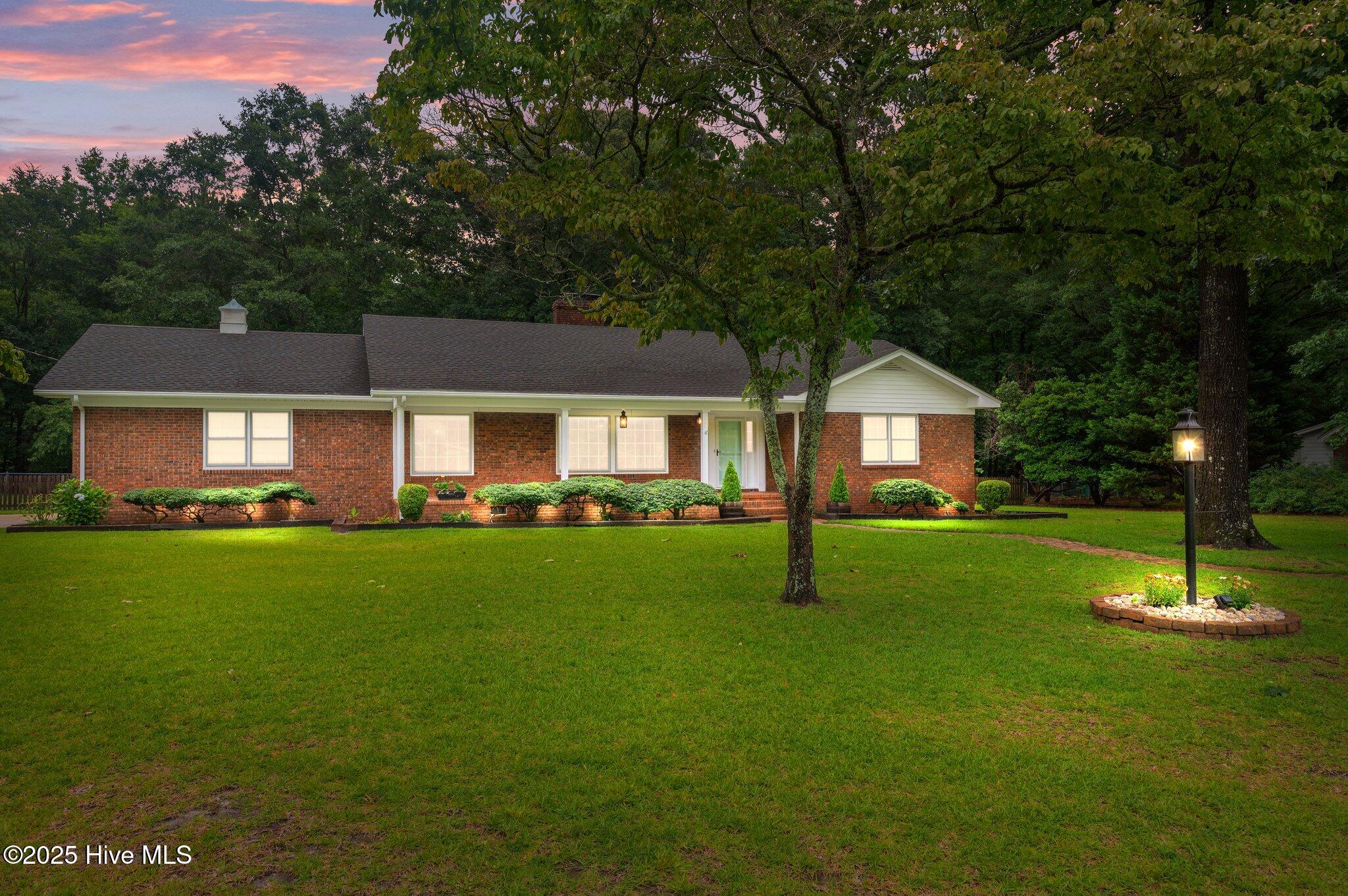 805 Weeks Drive Property Photo 1