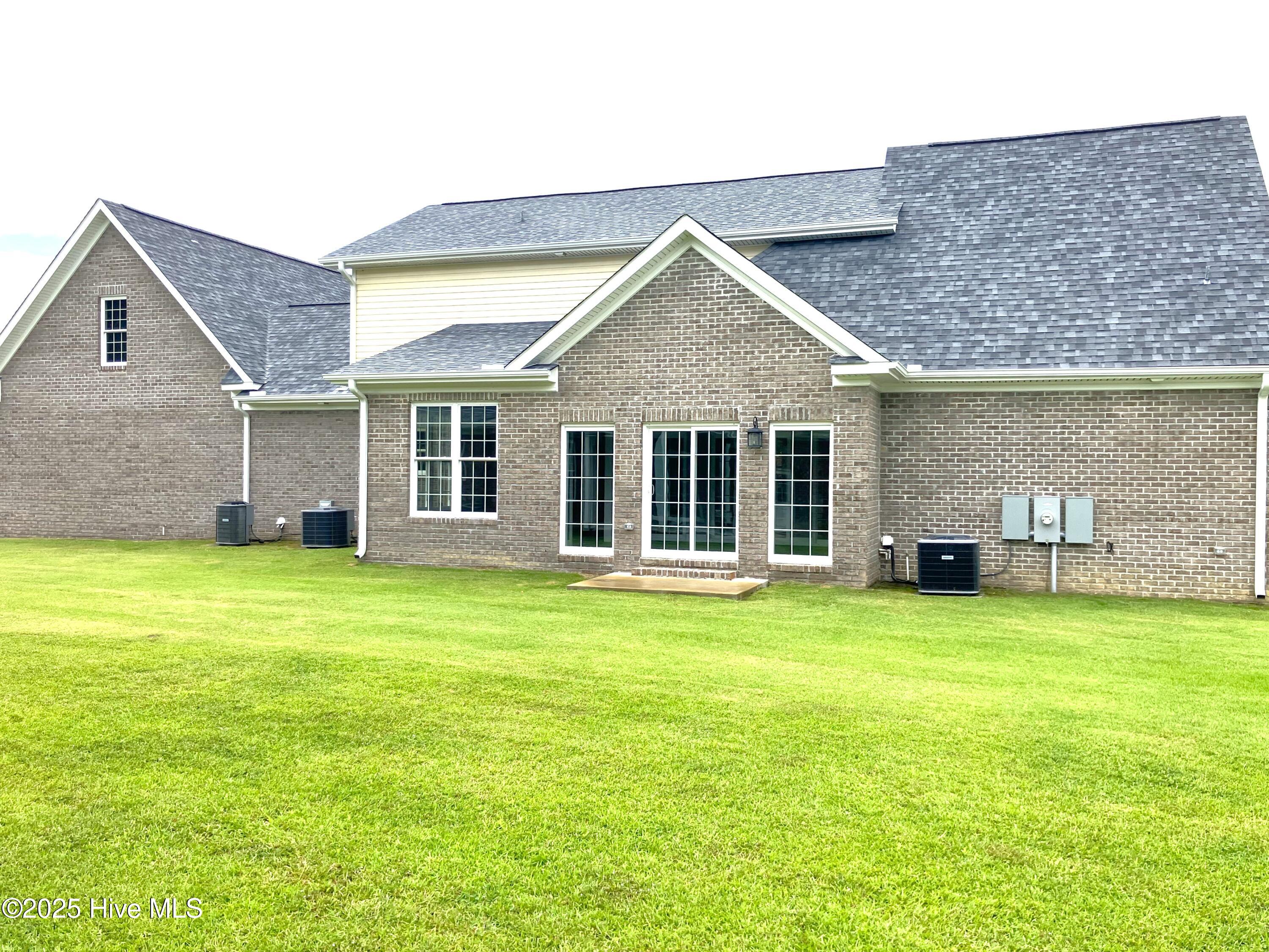 407 King Richard Court Property Photo 15