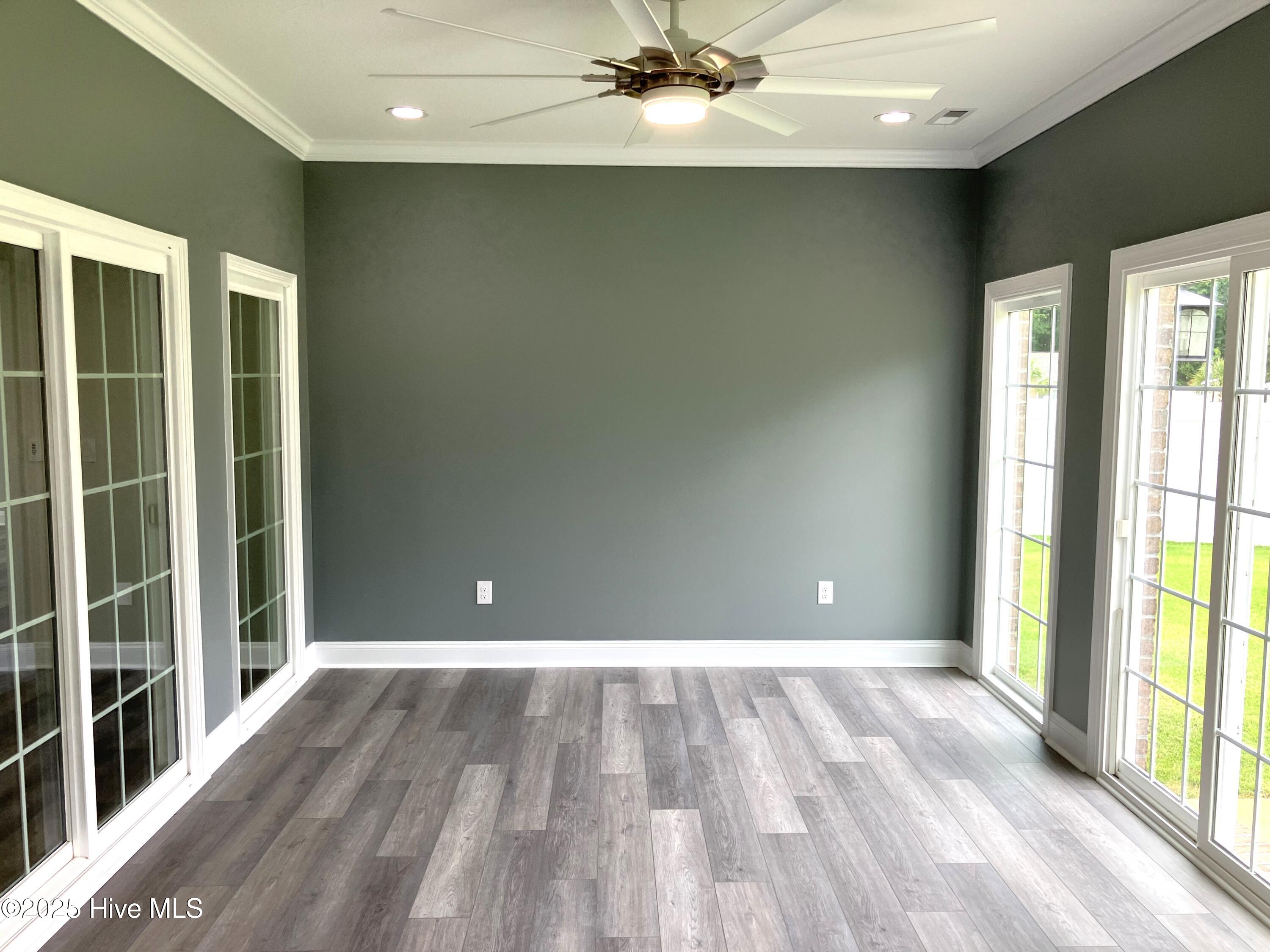 407 King Richard Court Property Photo 16