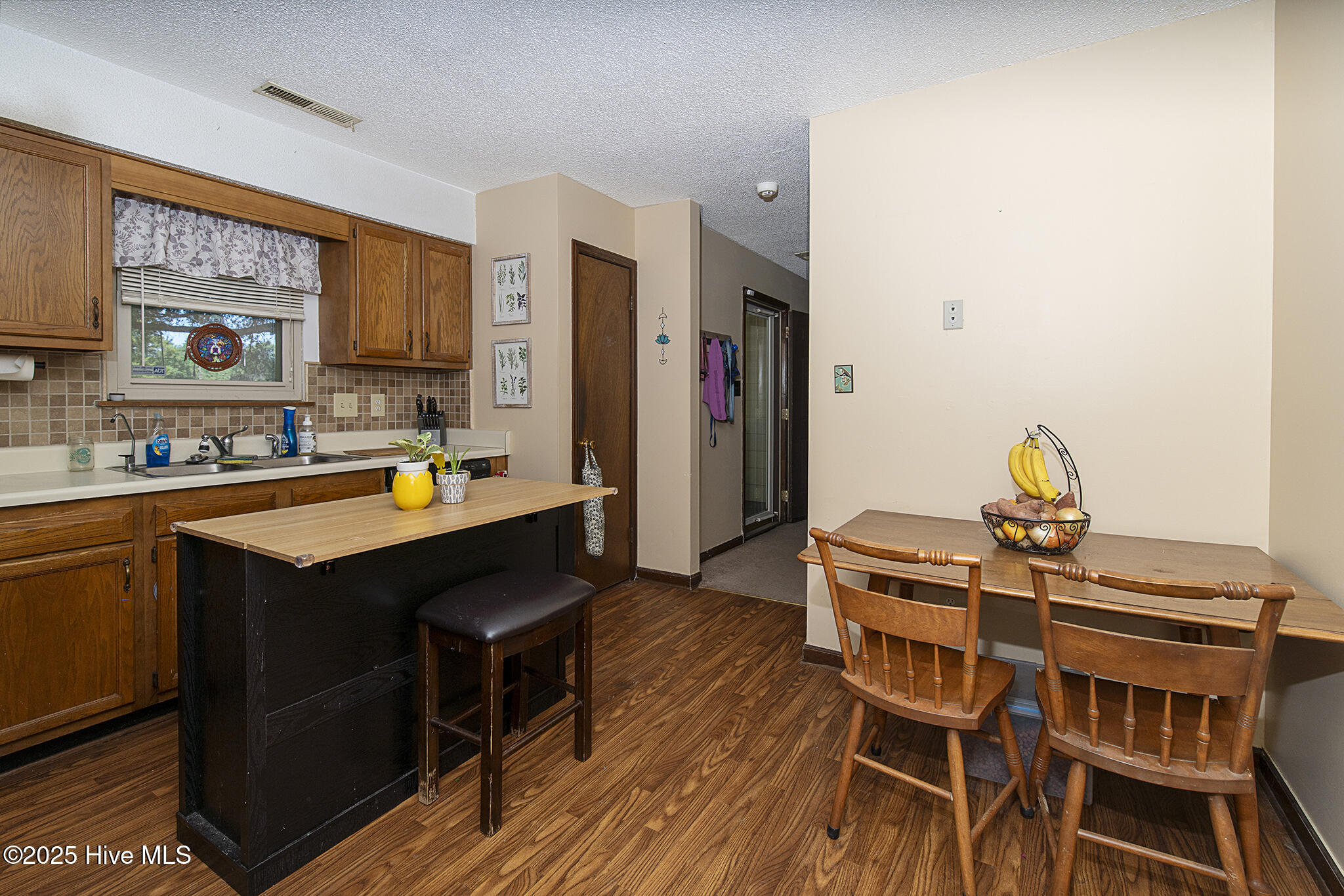 1342 Old Maplehurst Rd Road Property Photo 6