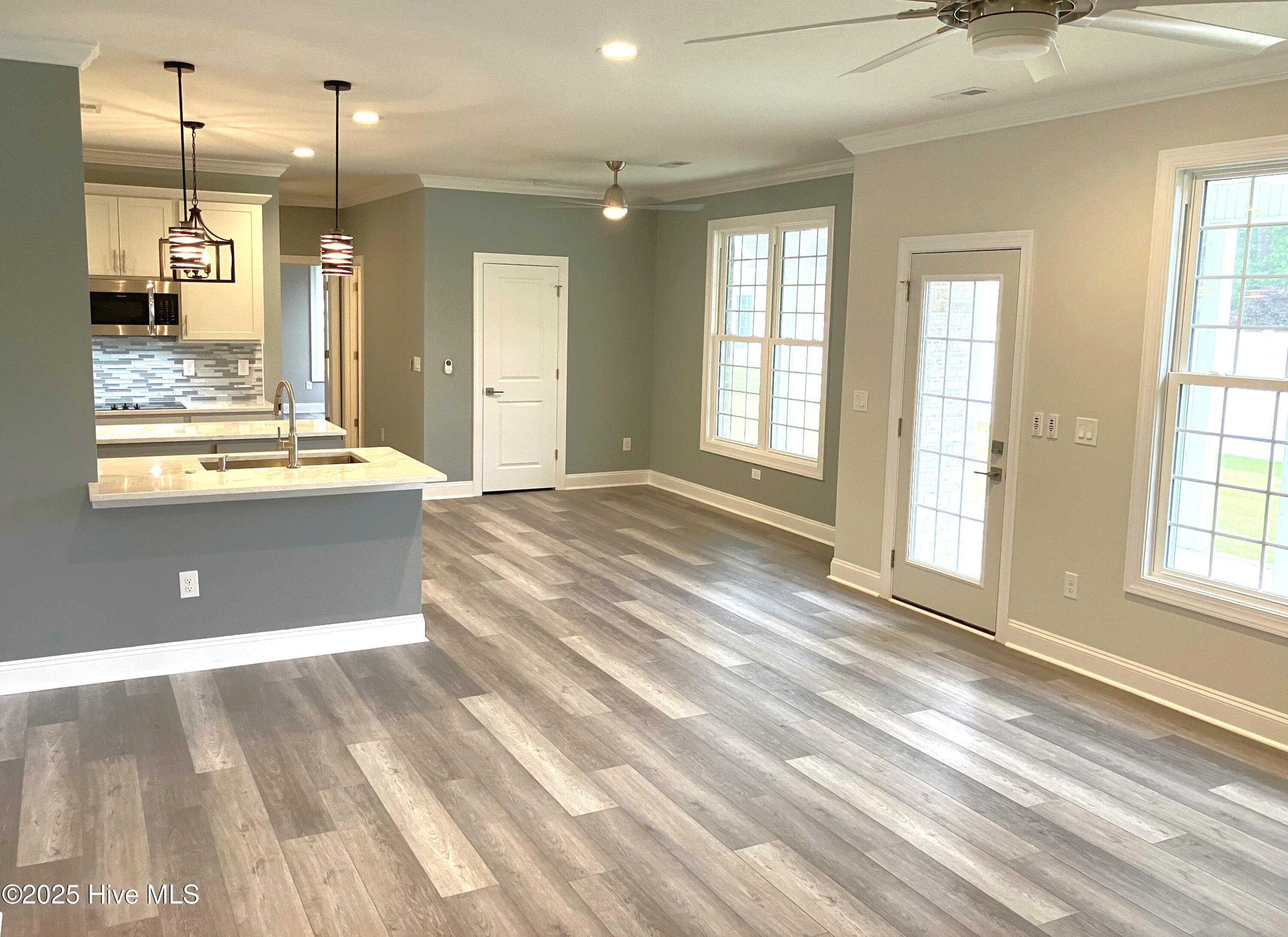 403 King Richard Court Property Photo 15