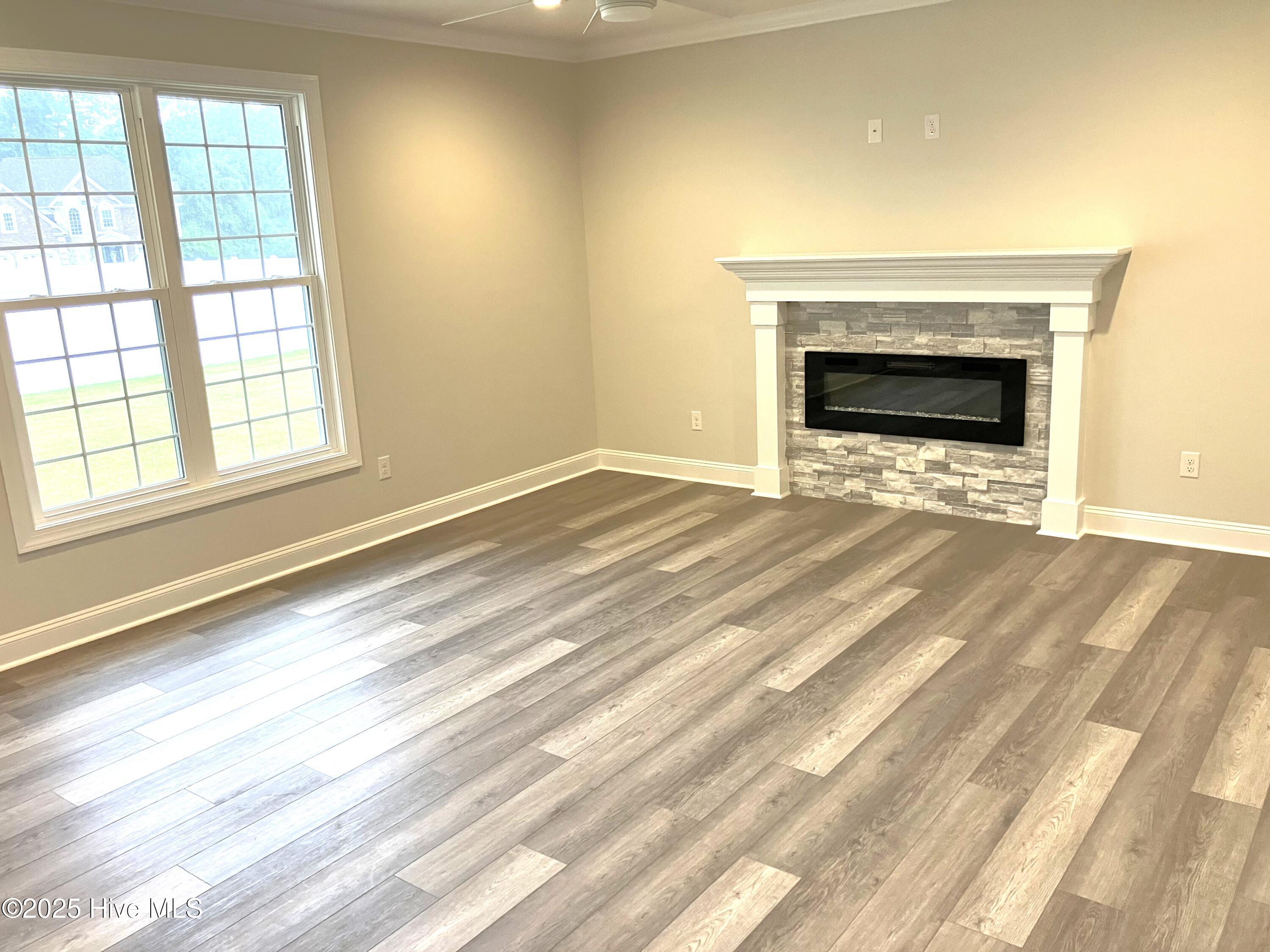 403 King Richard Court Property Photo 18