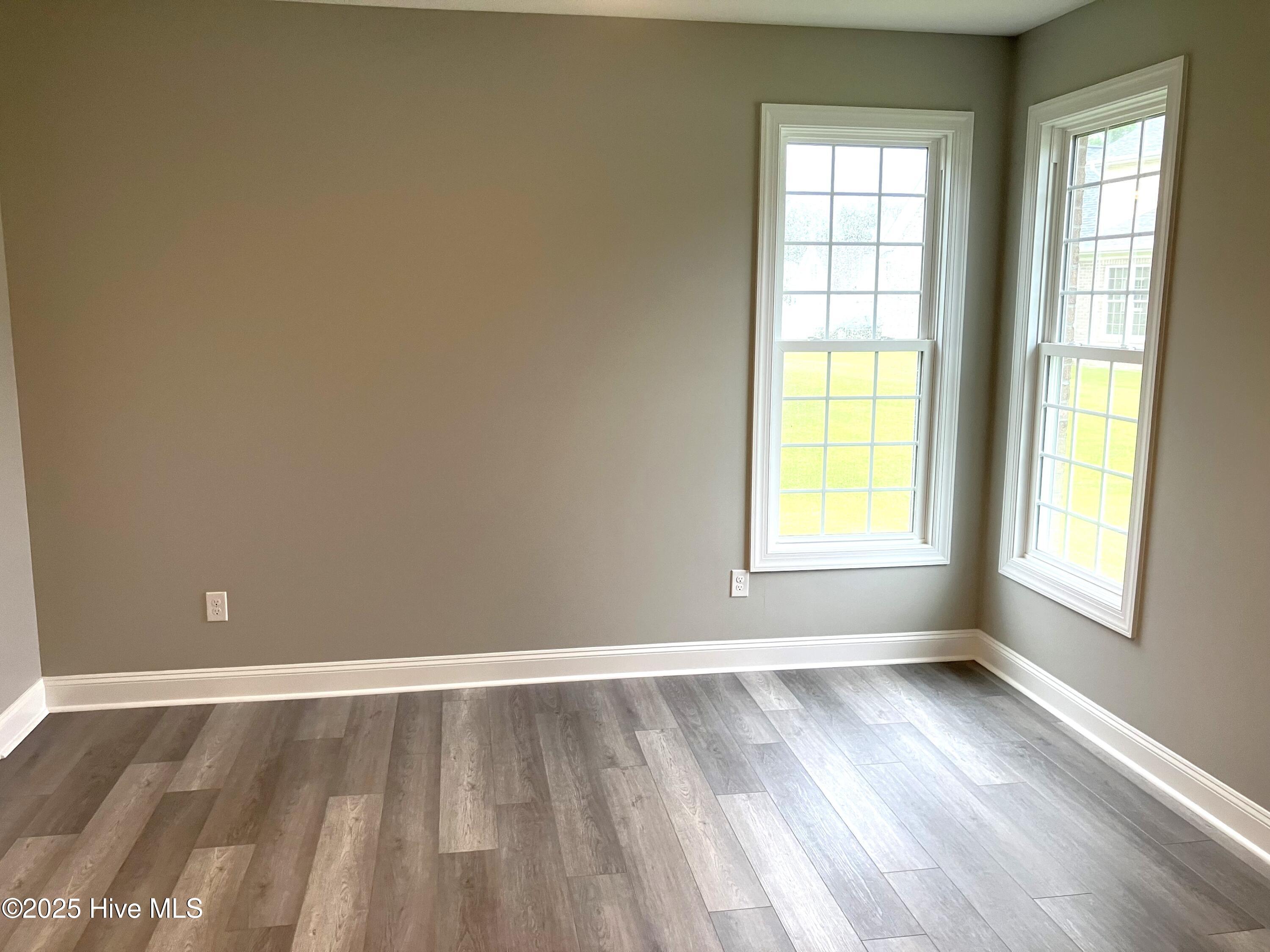 403 King Richard Court Property Photo 20