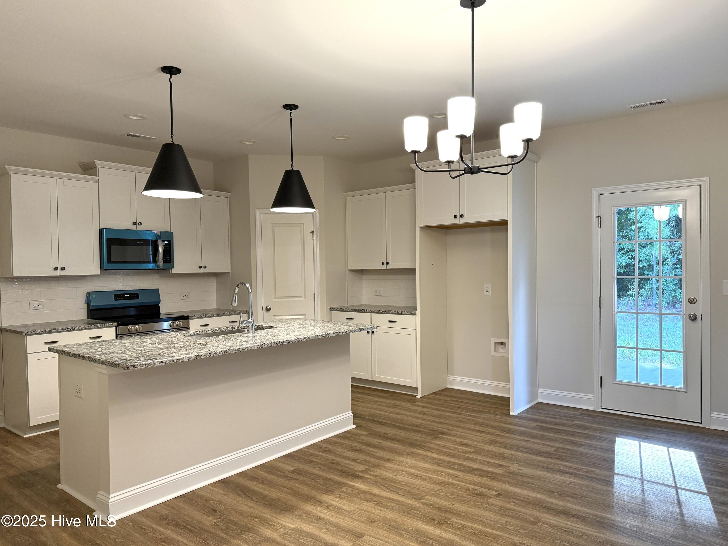 266 Sacksonia Street Property Photo 10