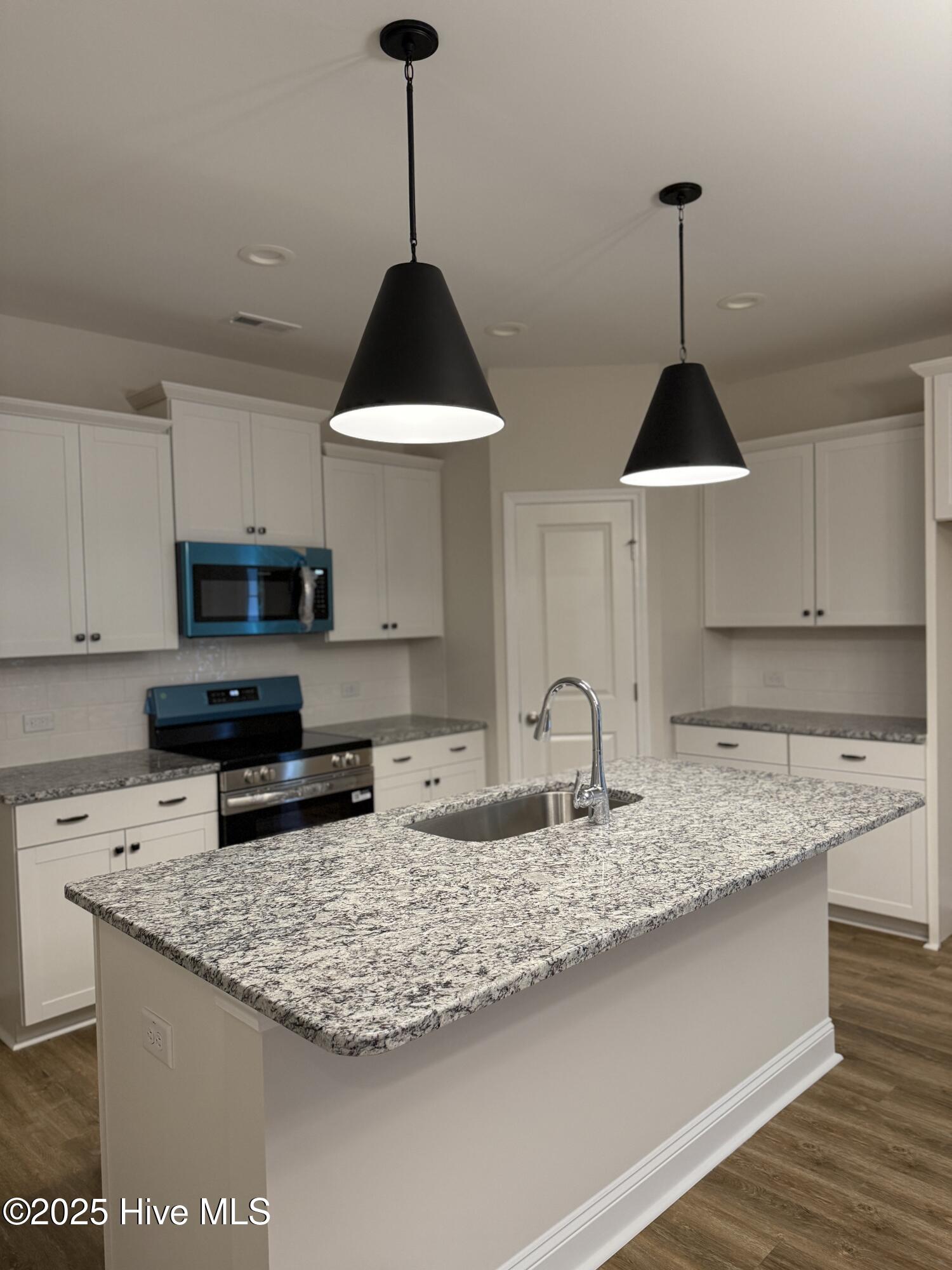 266 Sacksonia Street Property Photo 11