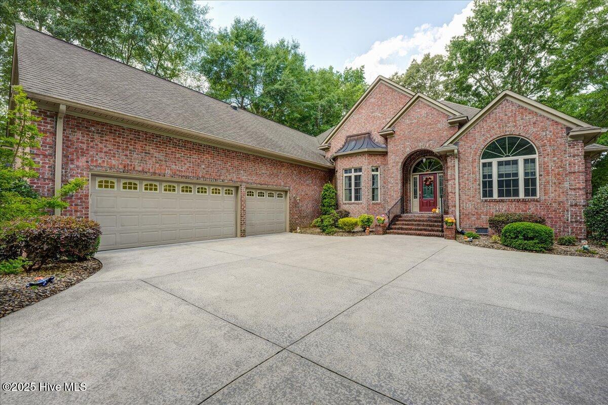 100 Knollwood Court Property Photo 2