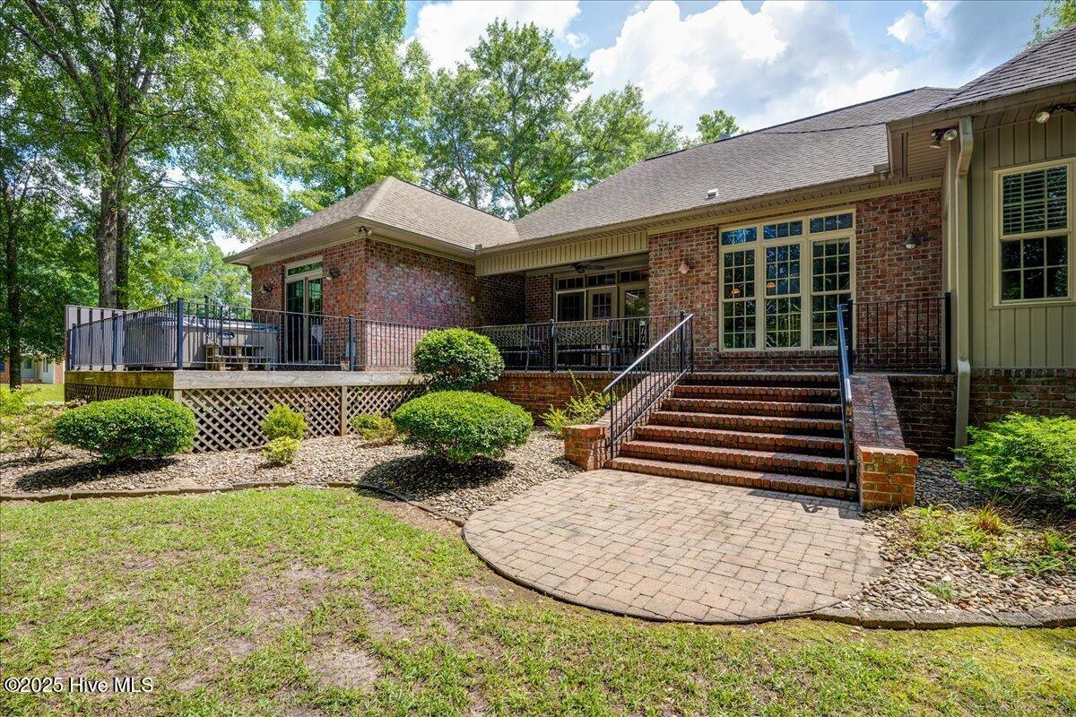 100 Knollwood Court Property Photo 4
