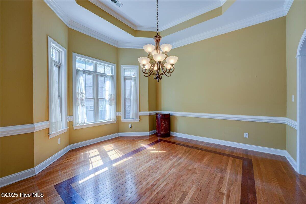 100 Knollwood Court Property Photo 9