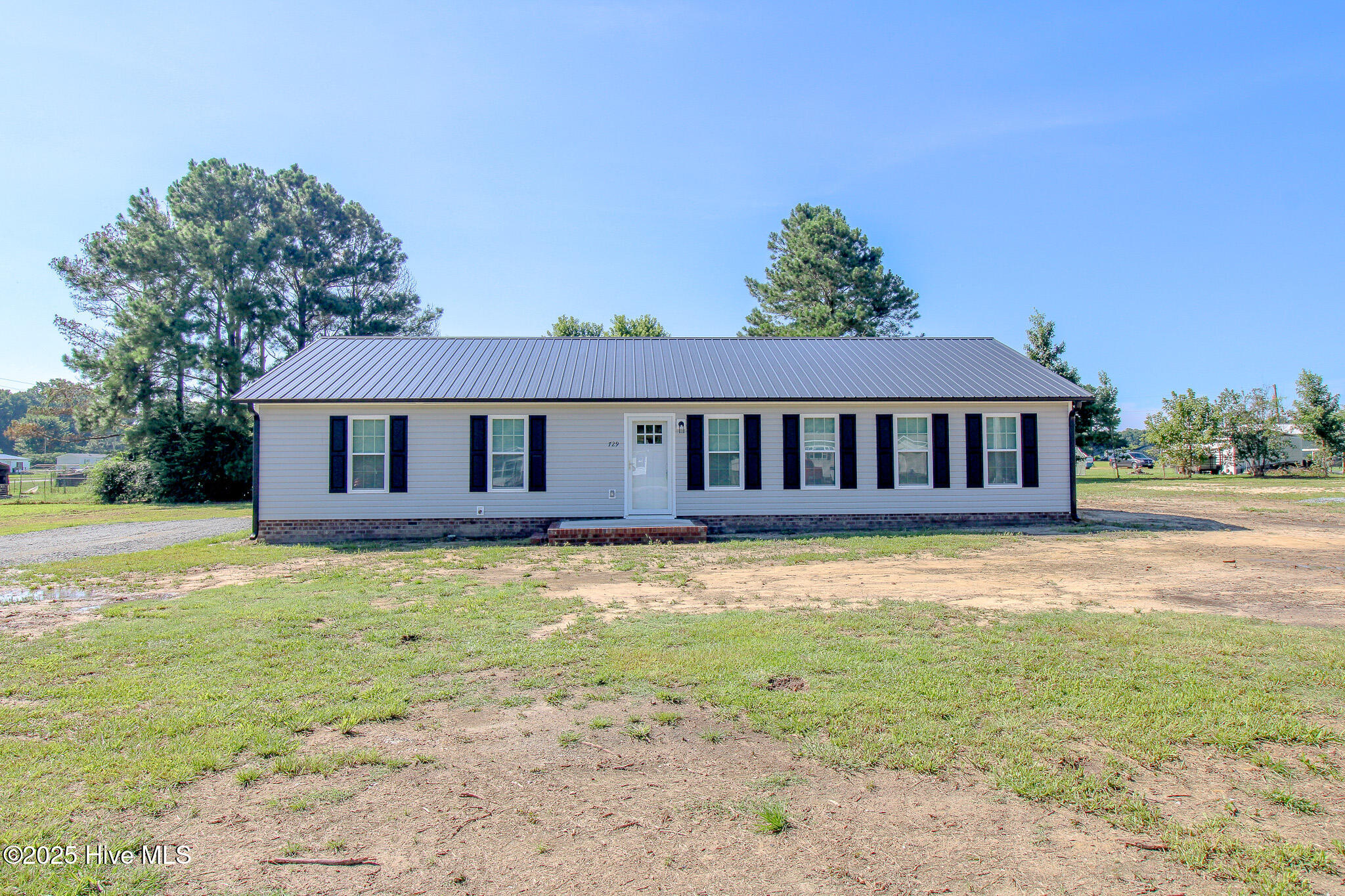 729 Tracy Road Property Photo 1