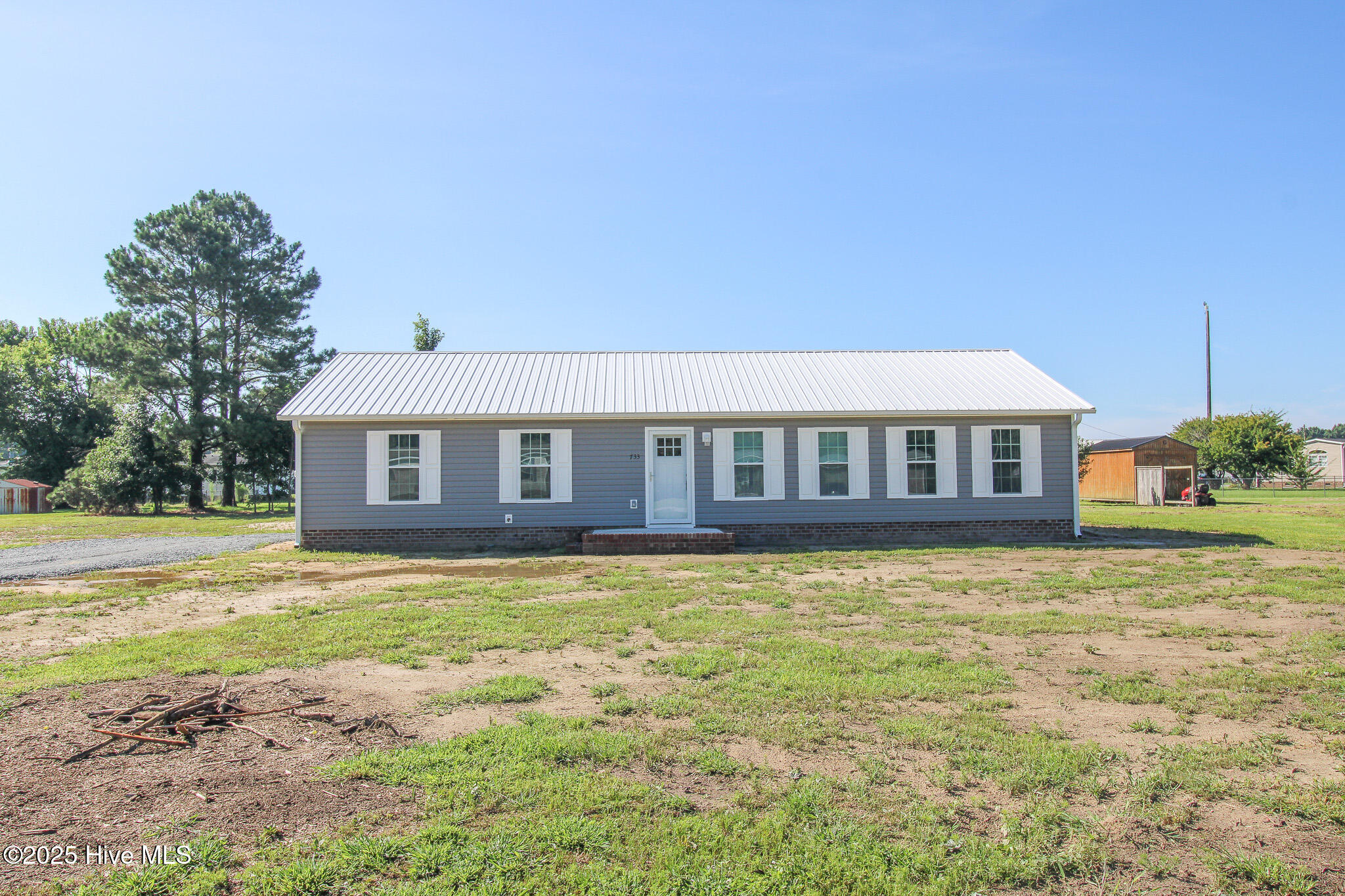 733 Tracy Road Property Photo 1