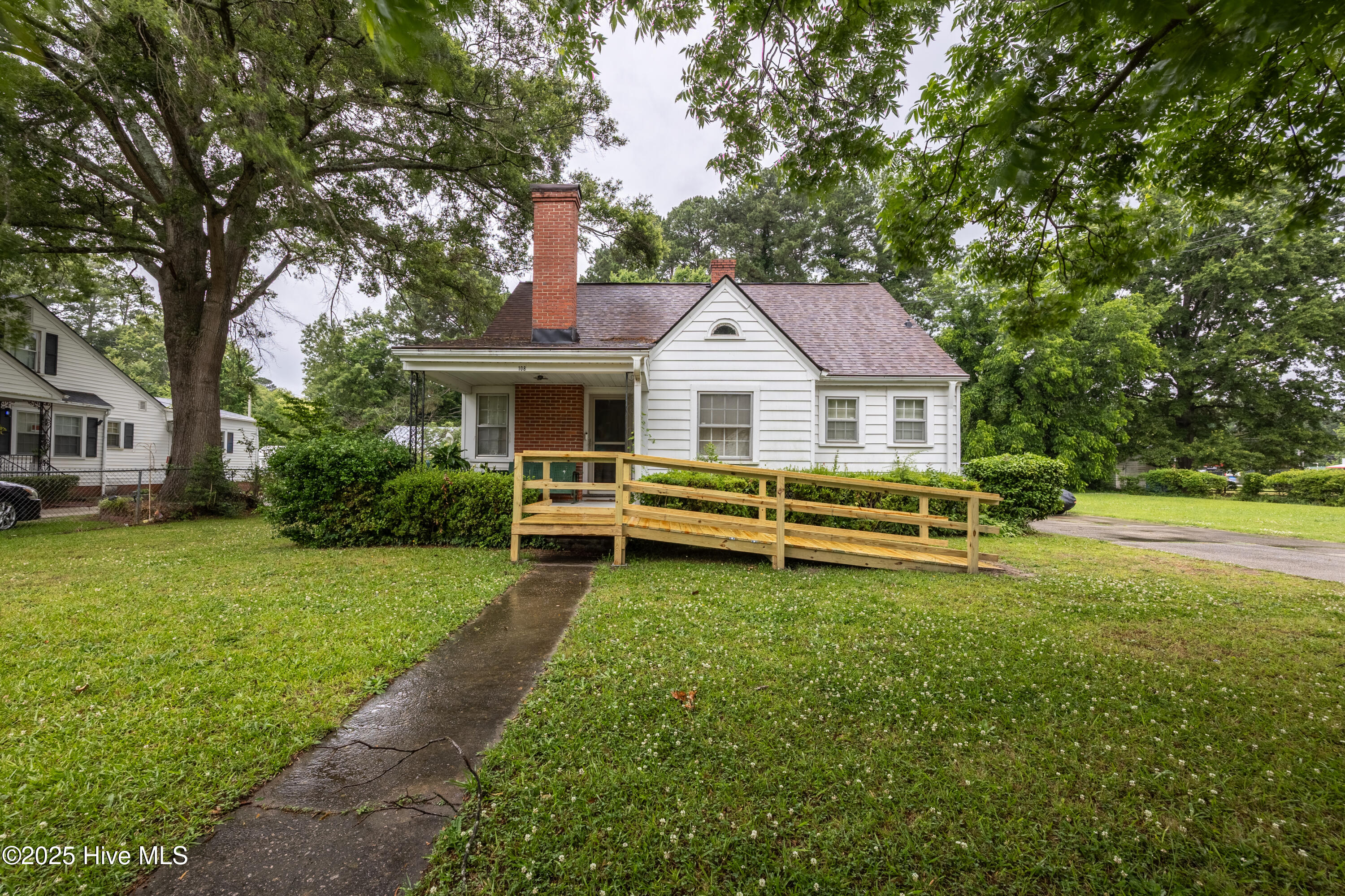 108 Stadium Street Property Photo 1