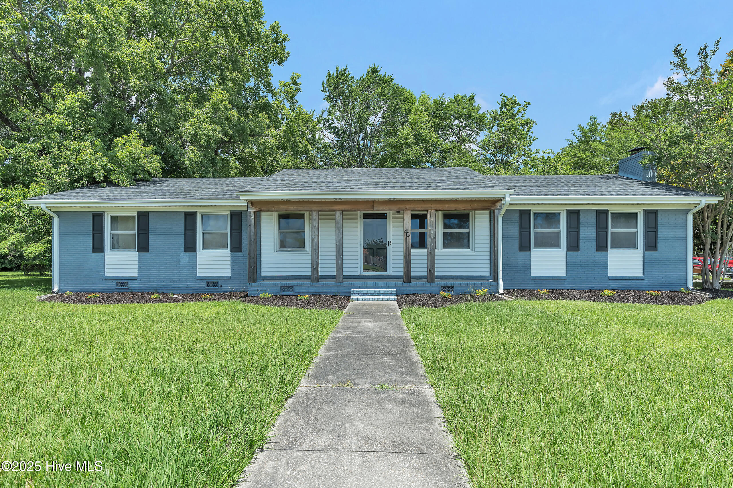 401 Oakwood Avenue Property Photo 1