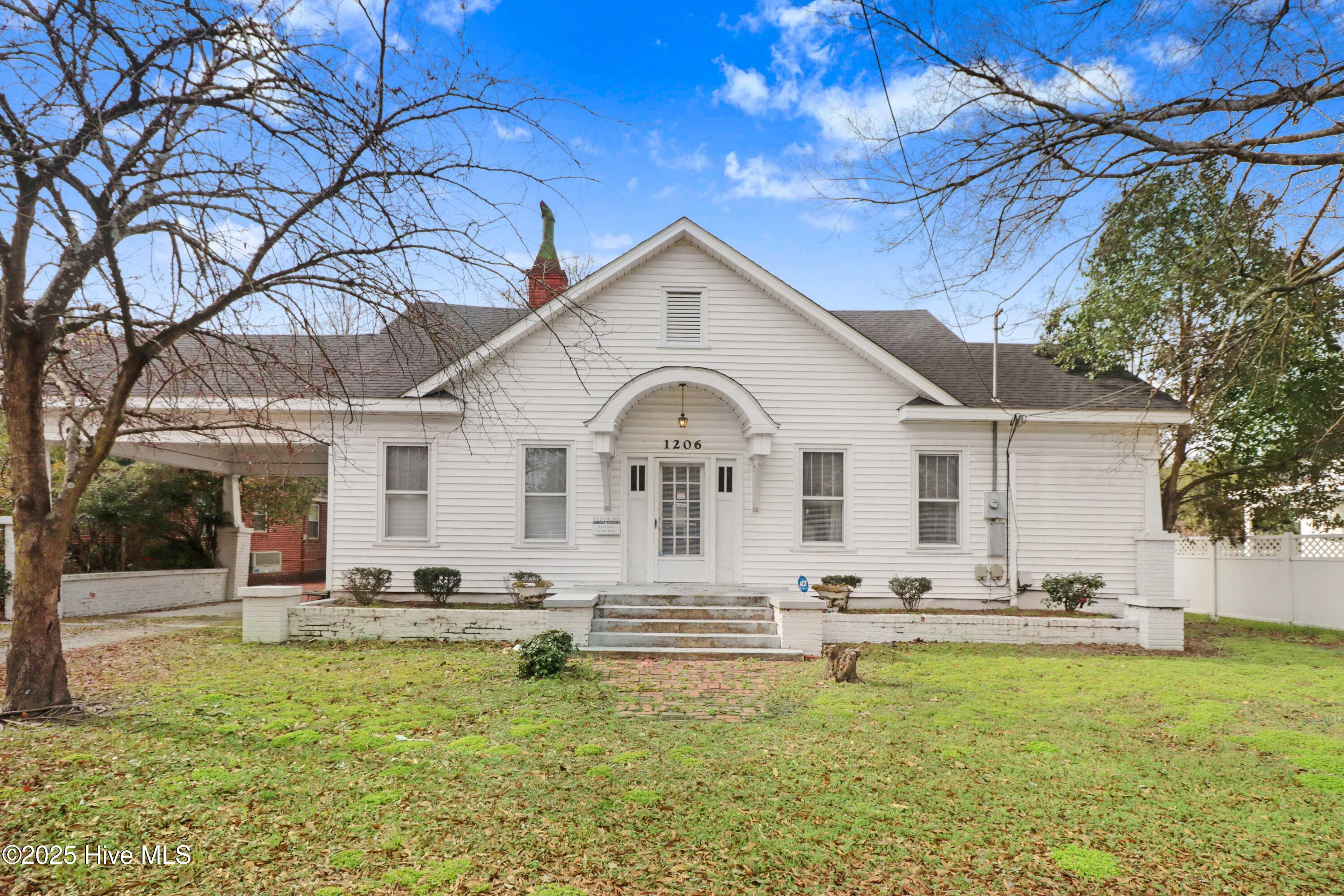 1206 E Ash Street Property Photo 1