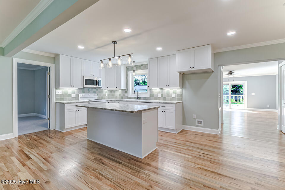 369 Toulon Drive Property Photo 12