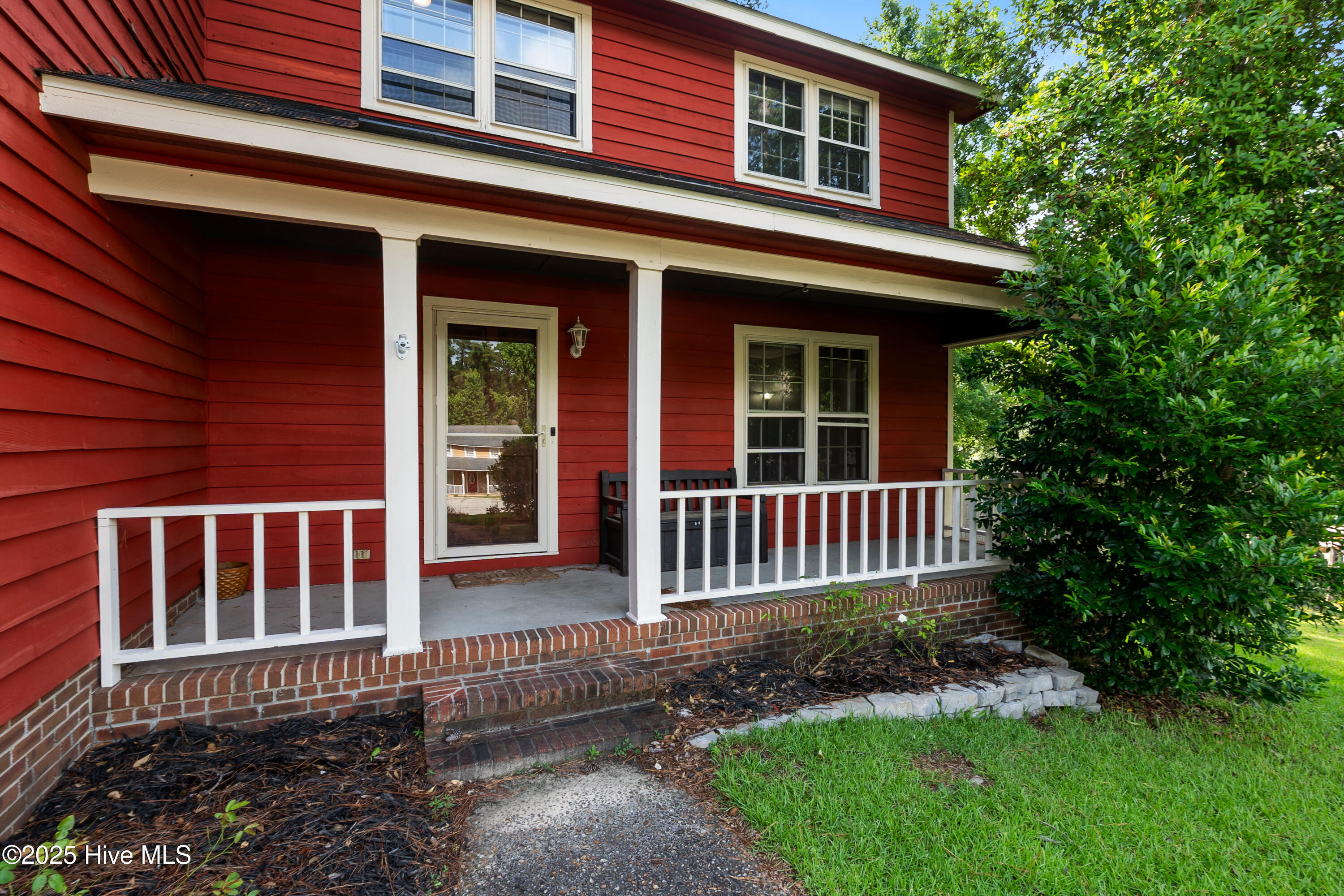 1612 Hennessy Place Property Photo 3