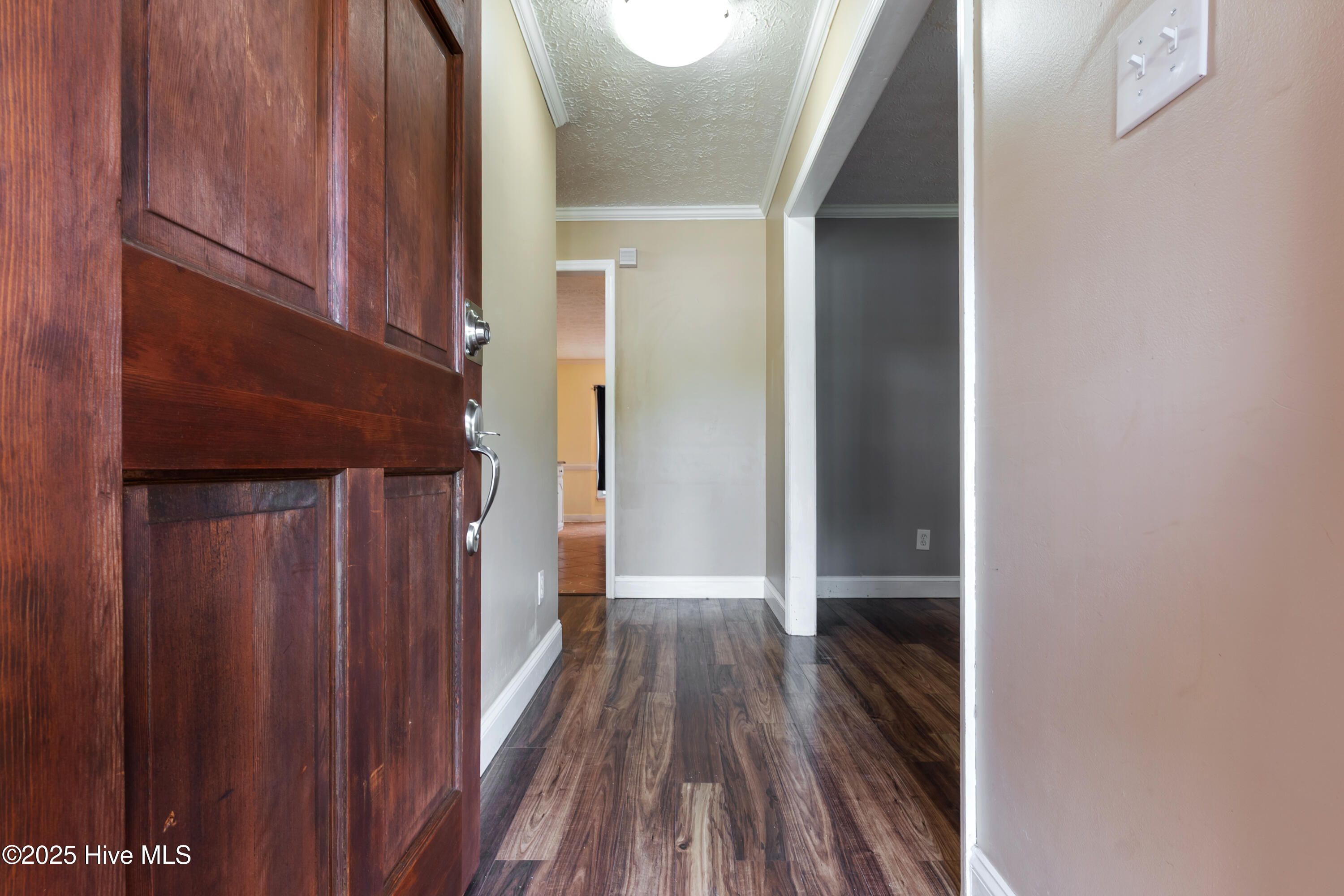 1612 Hennessy Place Property Photo 4