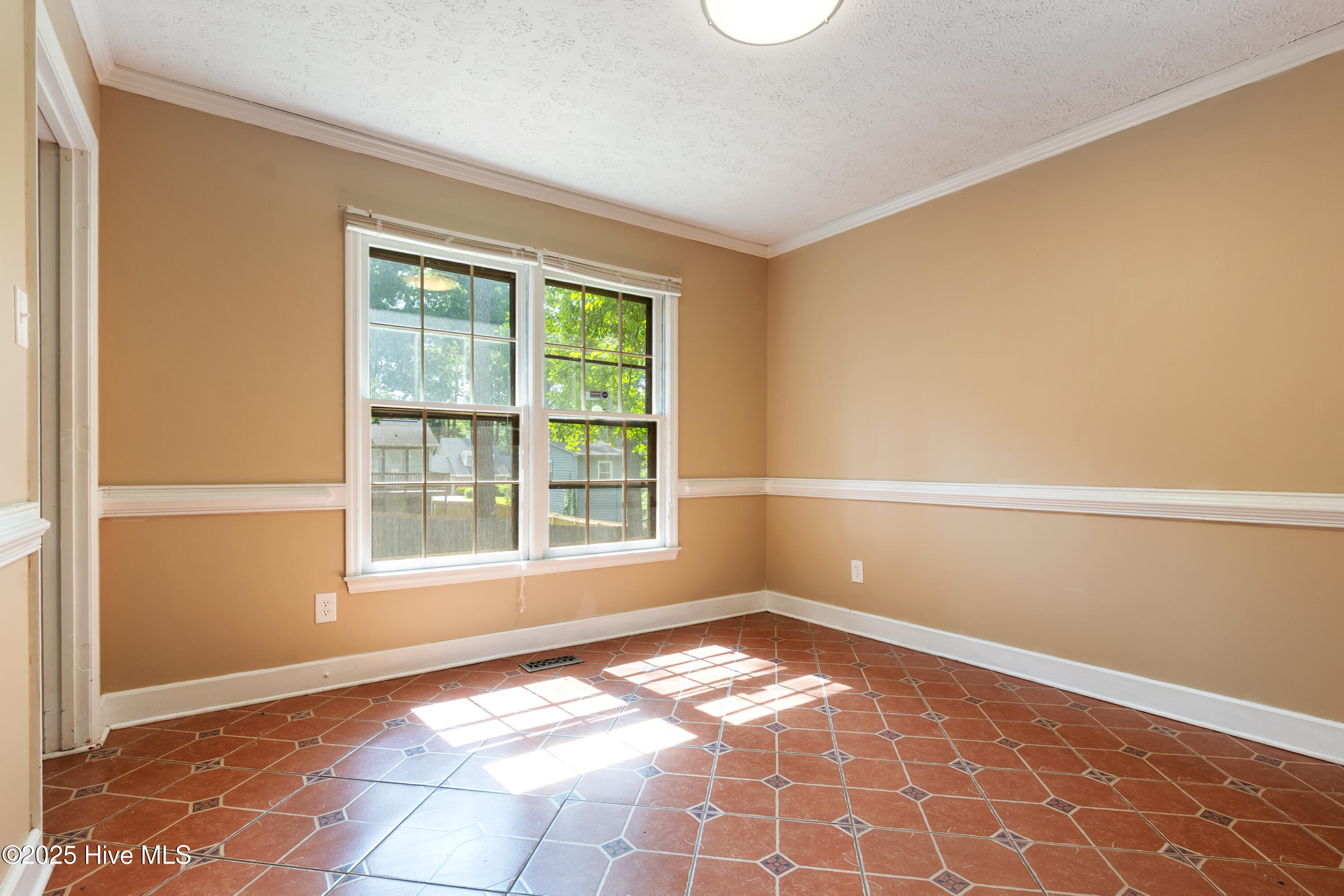 1612 Hennessy Place Property Photo 7