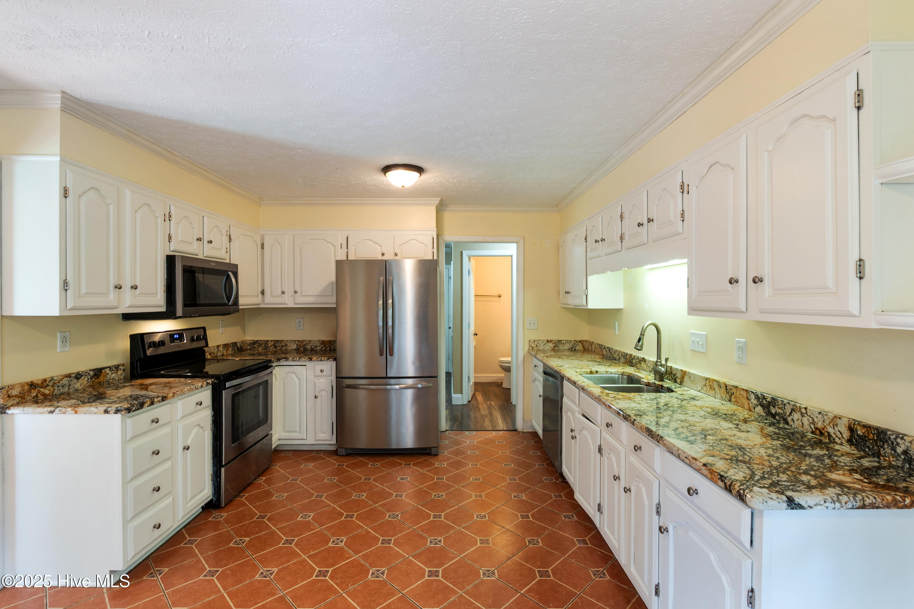 1612 Hennessy Place Property Photo 10