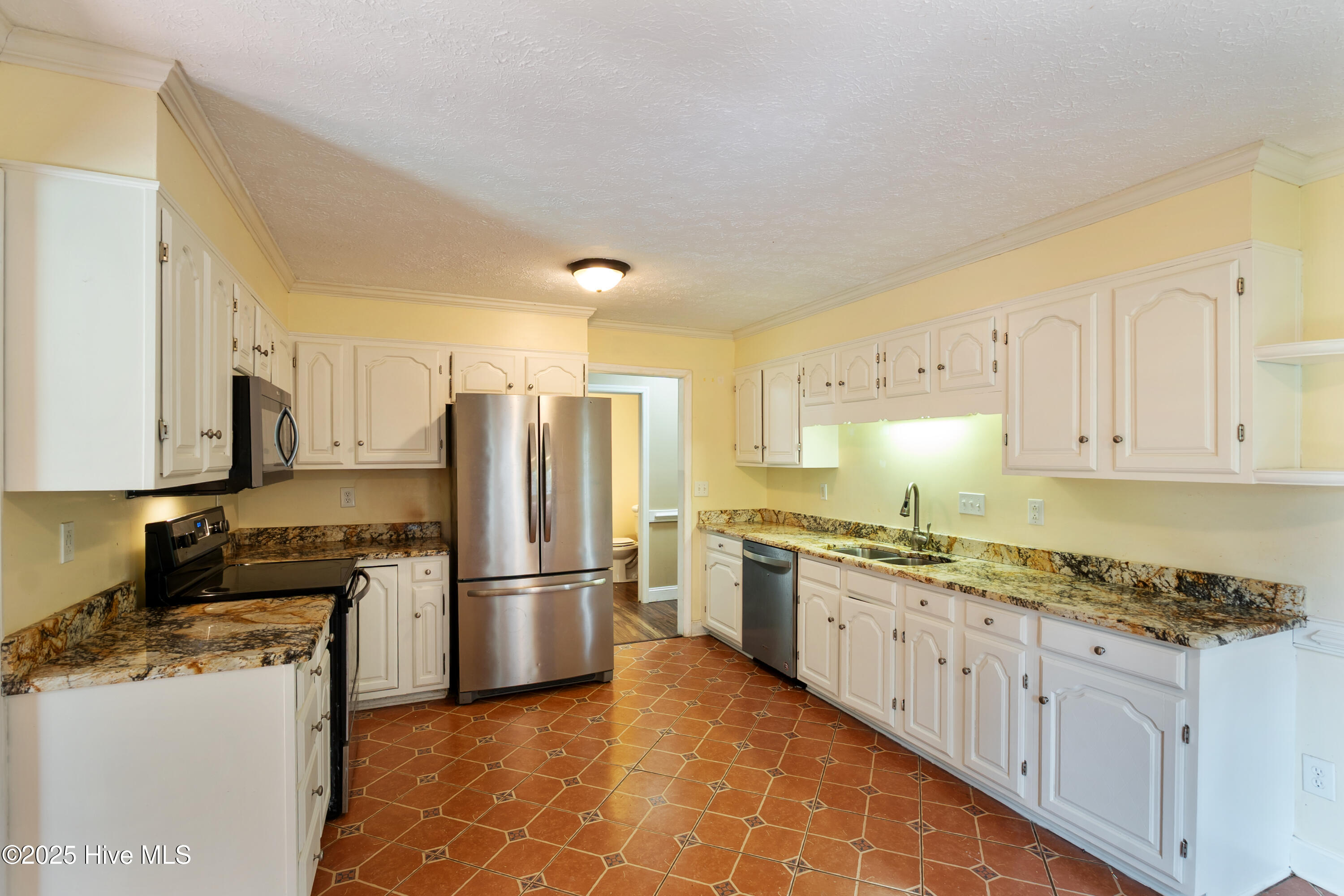 1612 Hennessy Place Property Photo 11