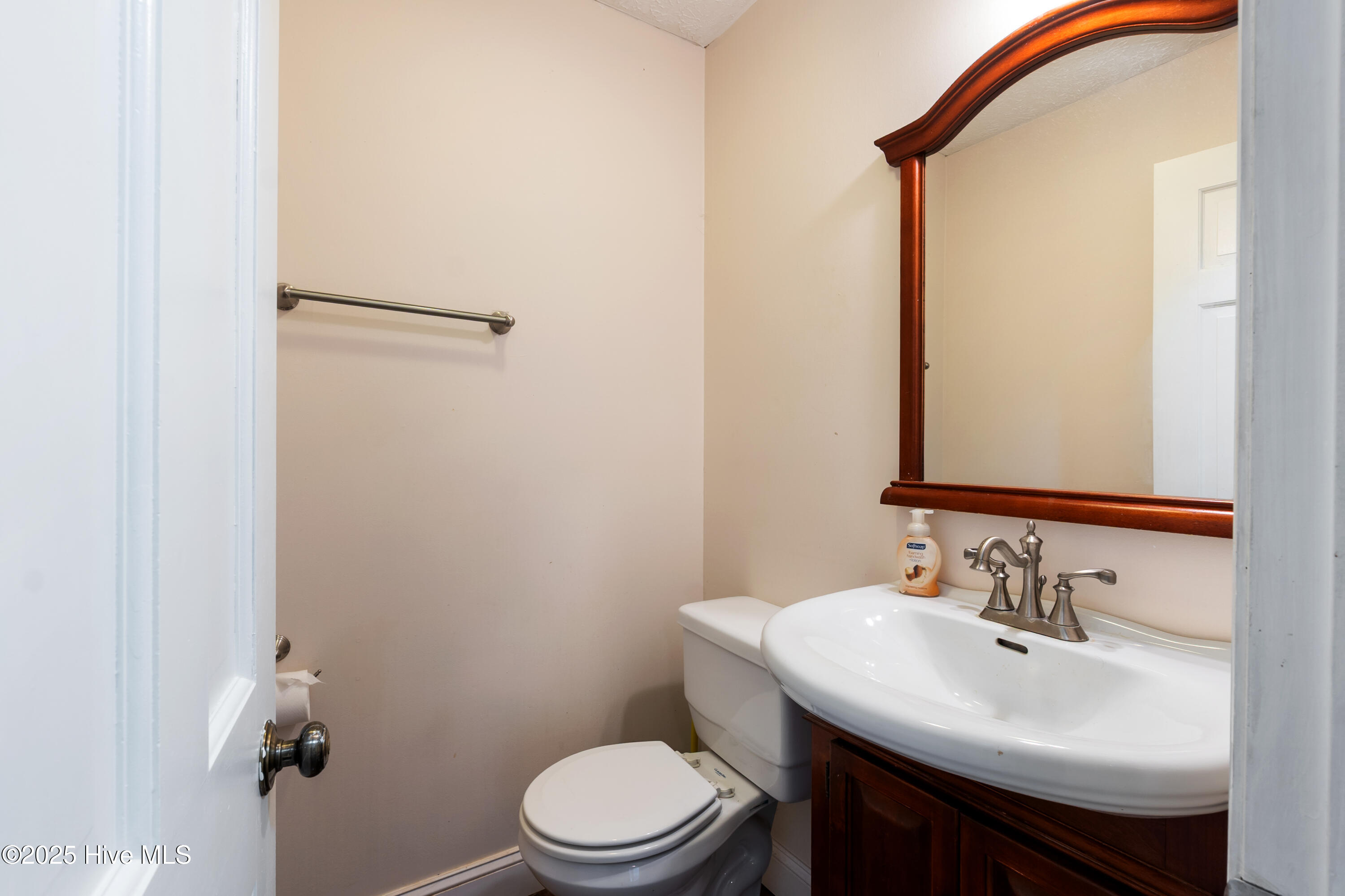 1612 Hennessy Place Property Photo 12
