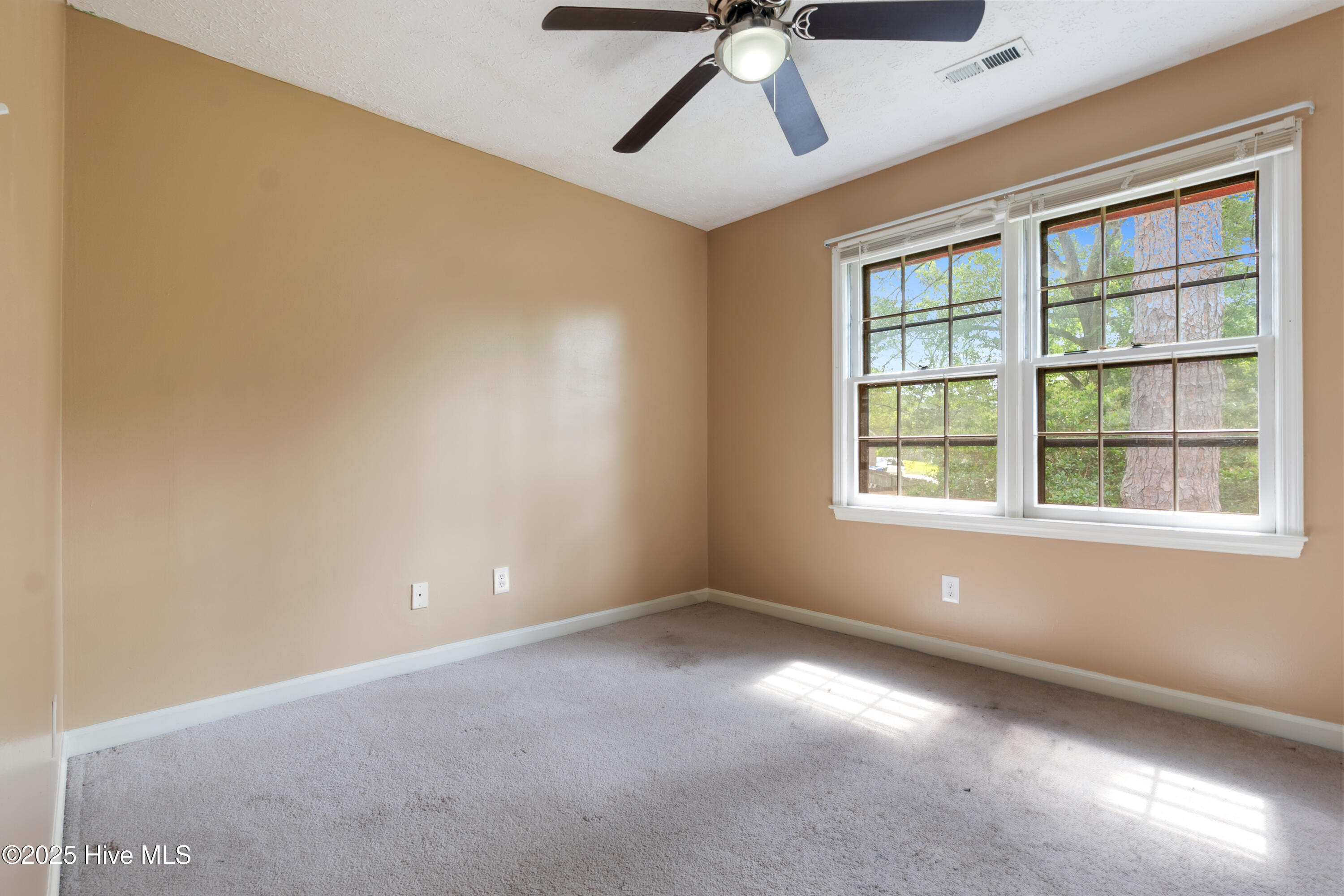 1612 Hennessy Place Property Photo 23