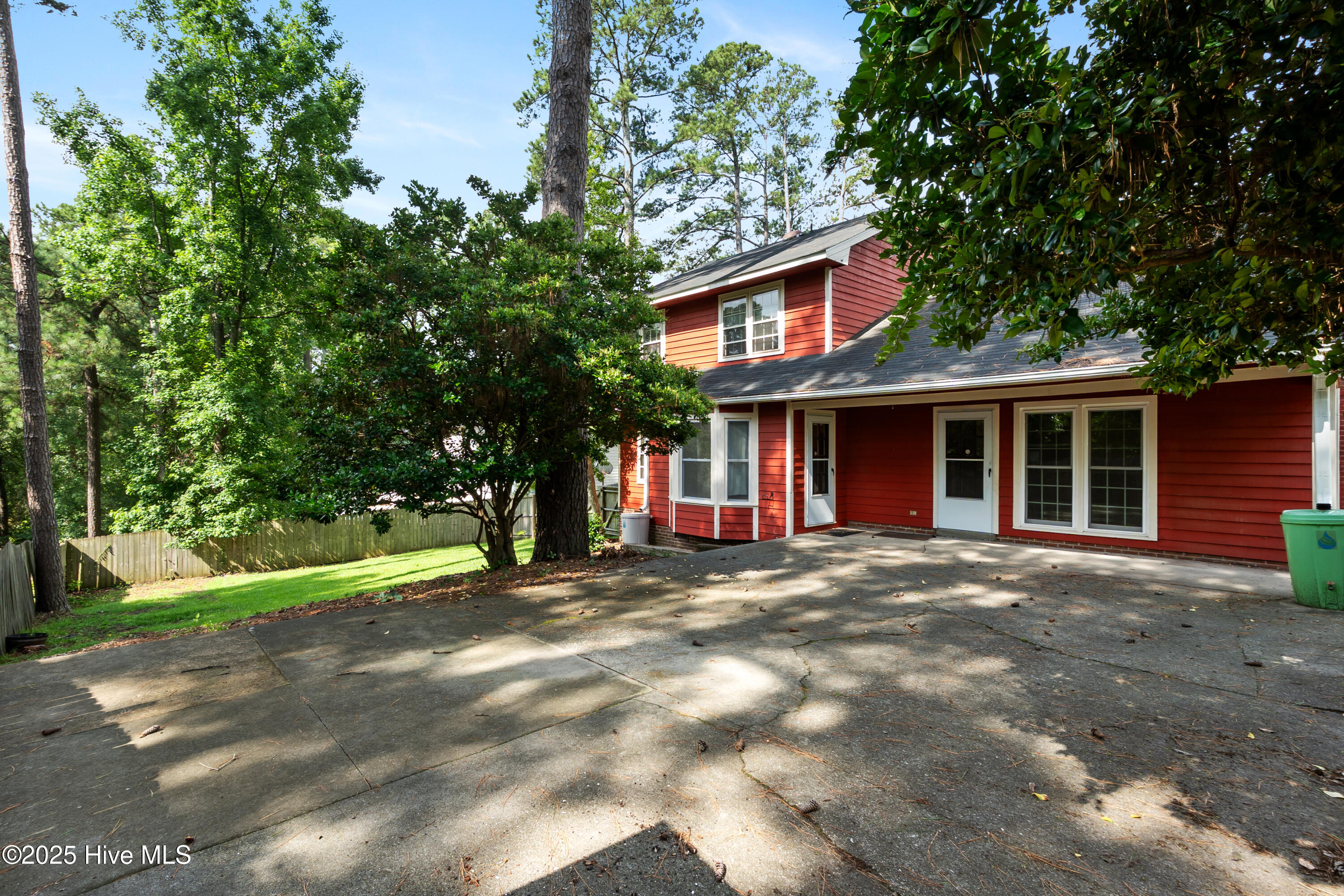 1612 Hennessy Place Property Photo 27