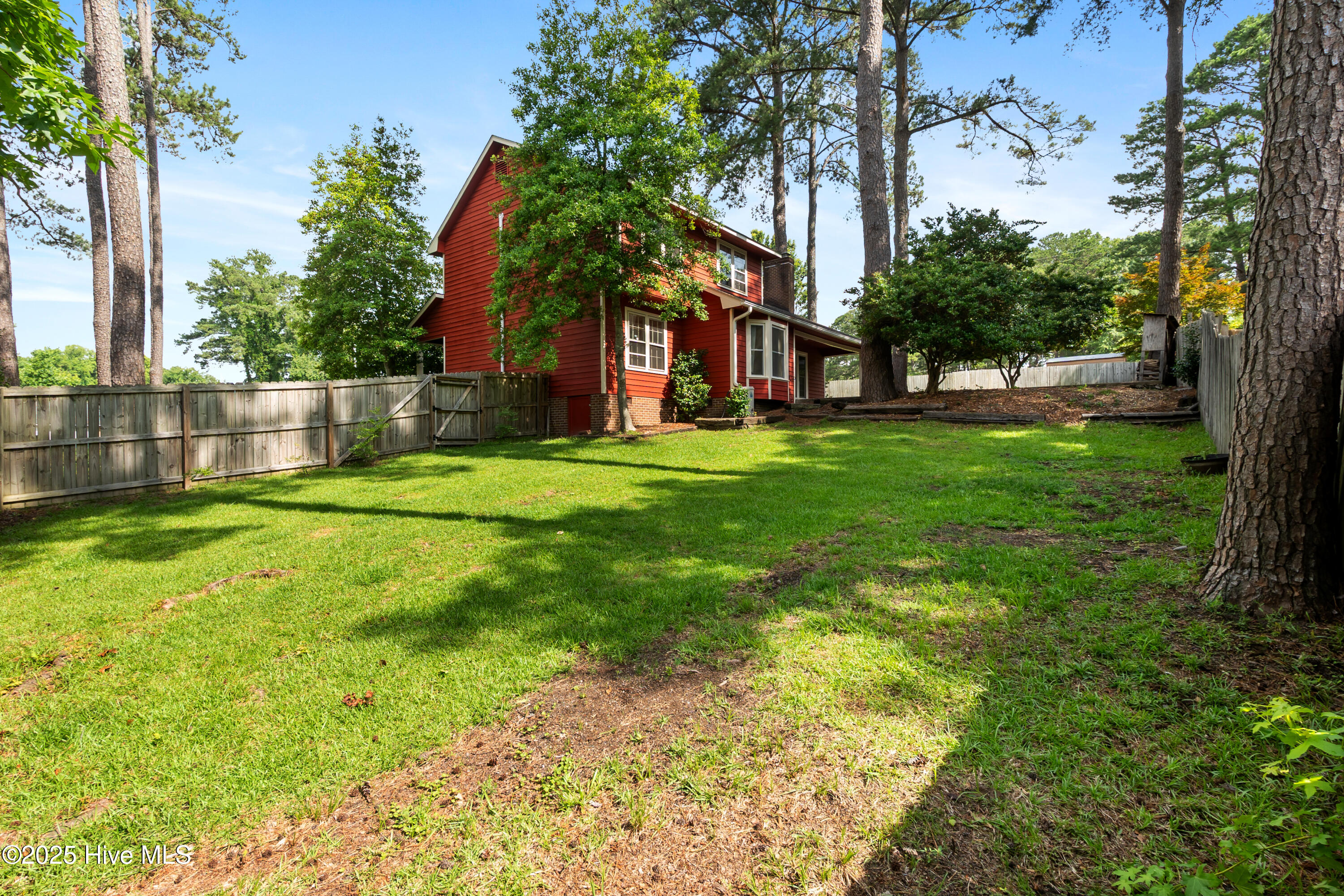 1612 Hennessy Place Property Photo 28
