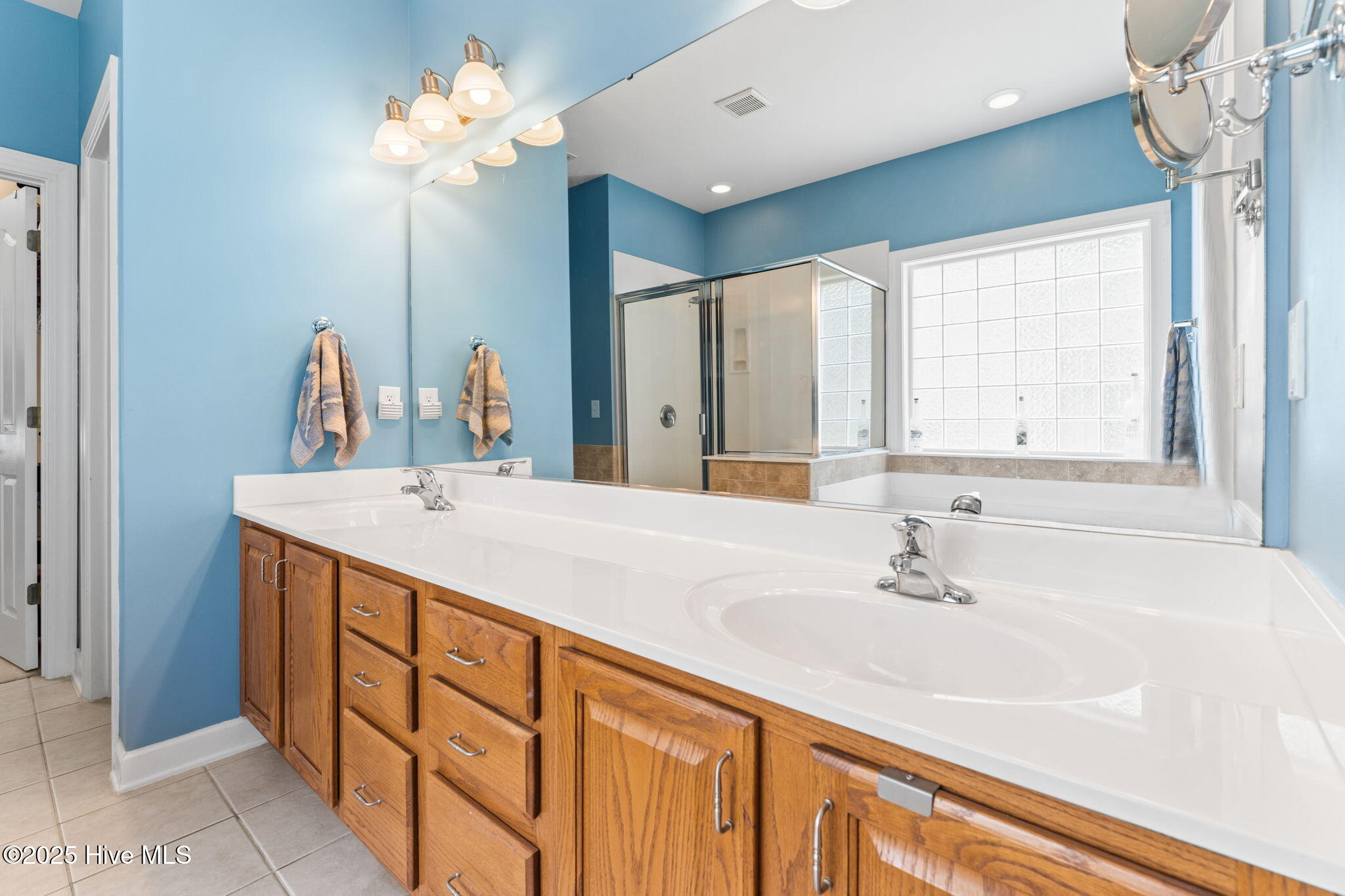 923 Meadowlands Trail Property Photo 39
