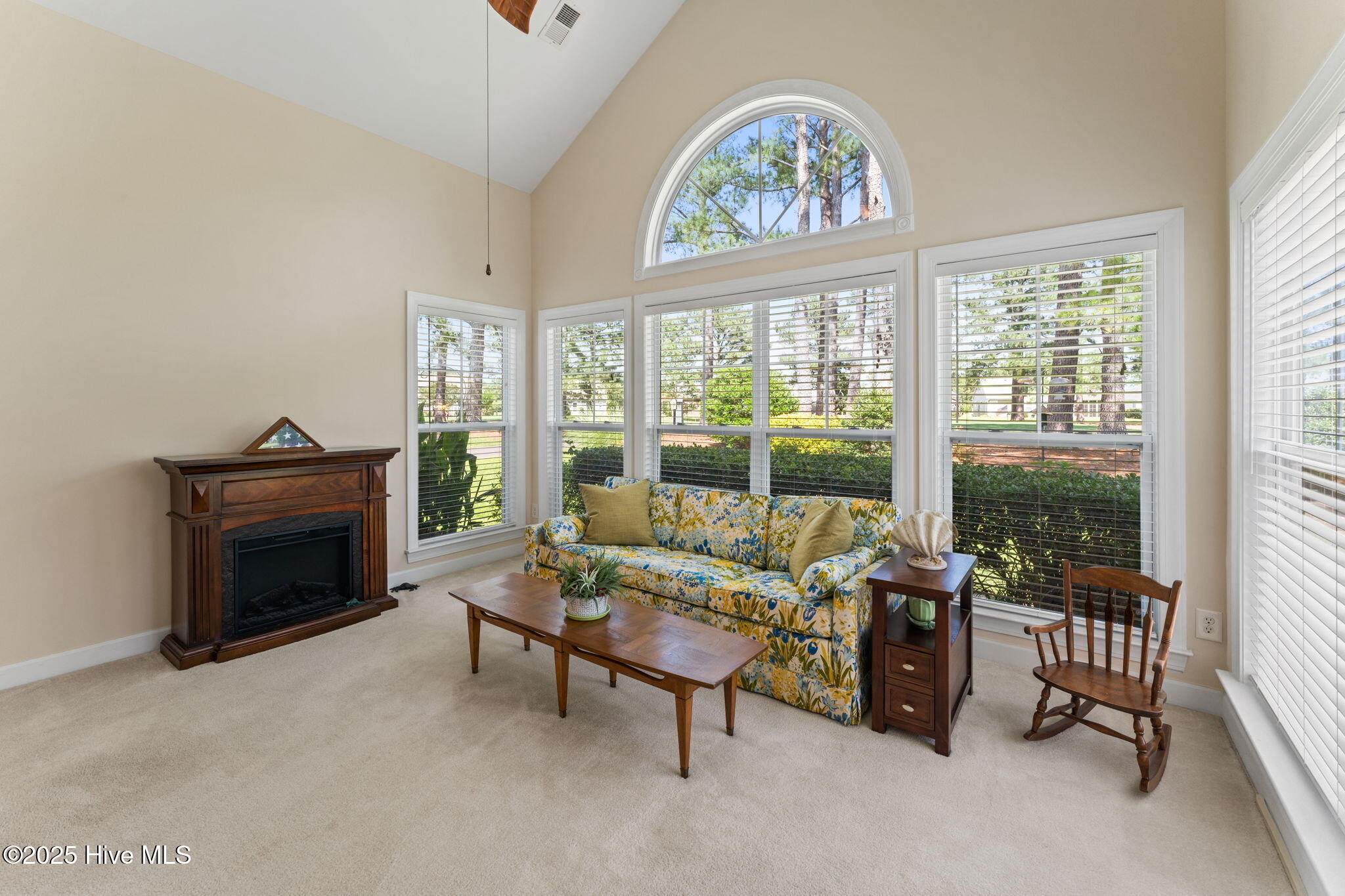 923 Meadowlands Trail Property Photo 46