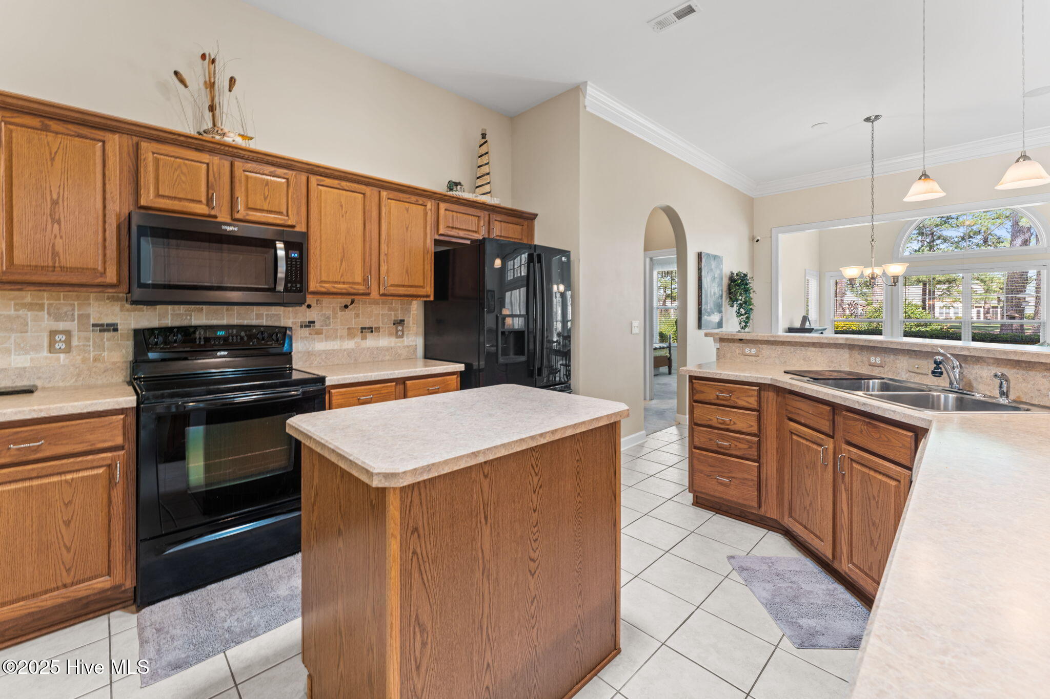 923 Meadowlands Trail Property Photo 53