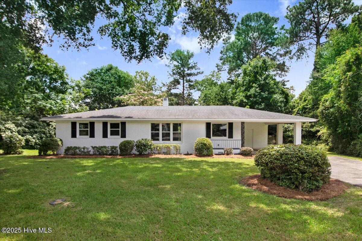 527 W College Street Property Photo 1