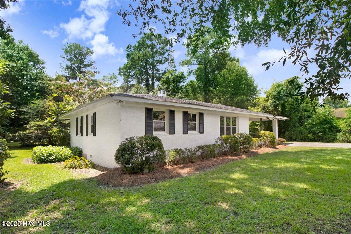 527 W College Street Property Photo 3