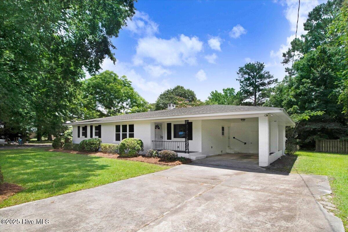 527 W College Street Property Photo 4