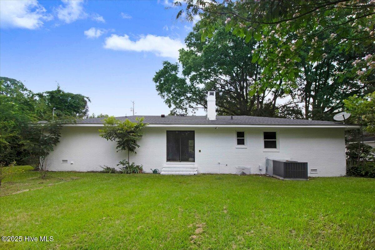 527 W College Street Property Photo 6