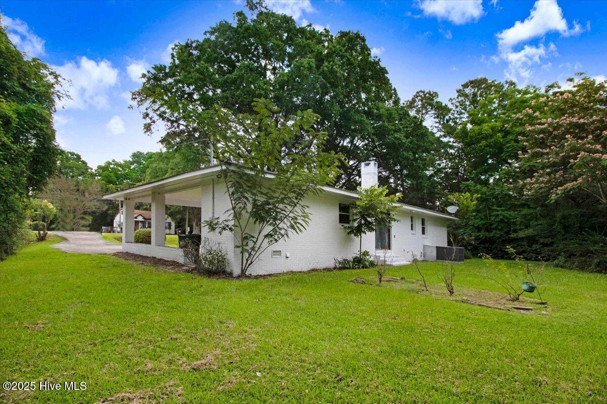 527 W College Street Property Photo 7