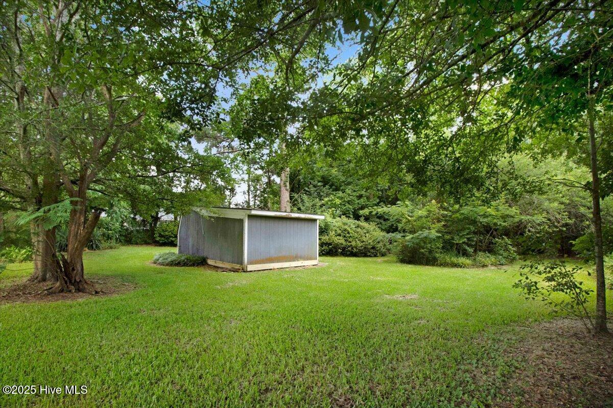 527 W College Street Property Photo 9