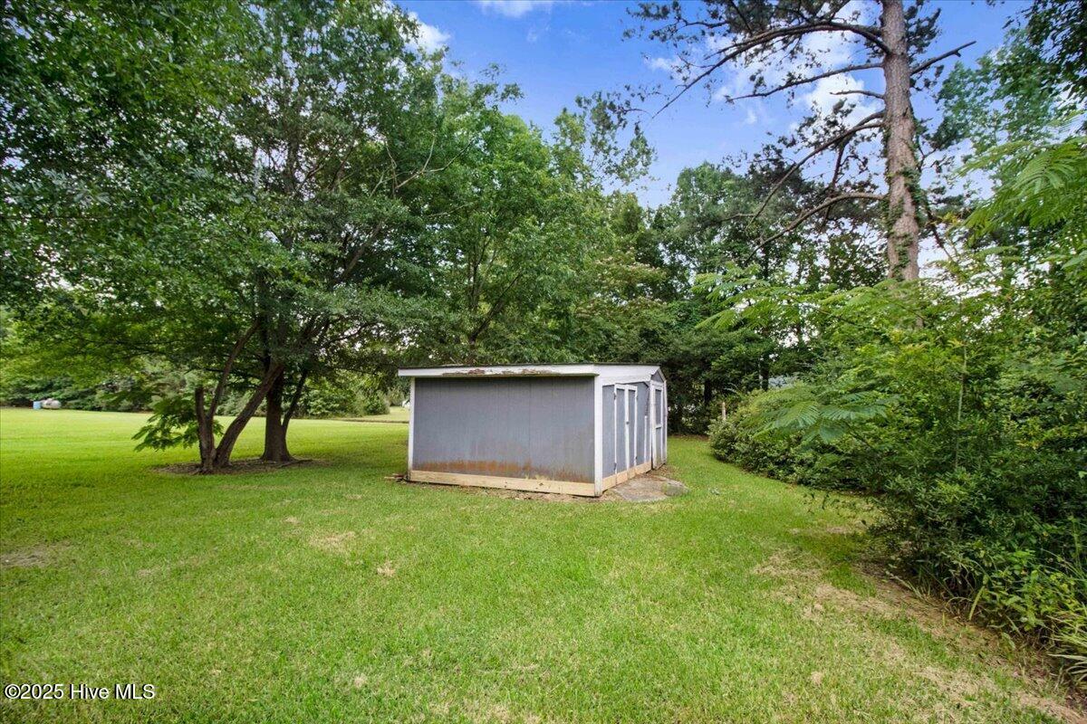 527 W College Street Property Photo 10