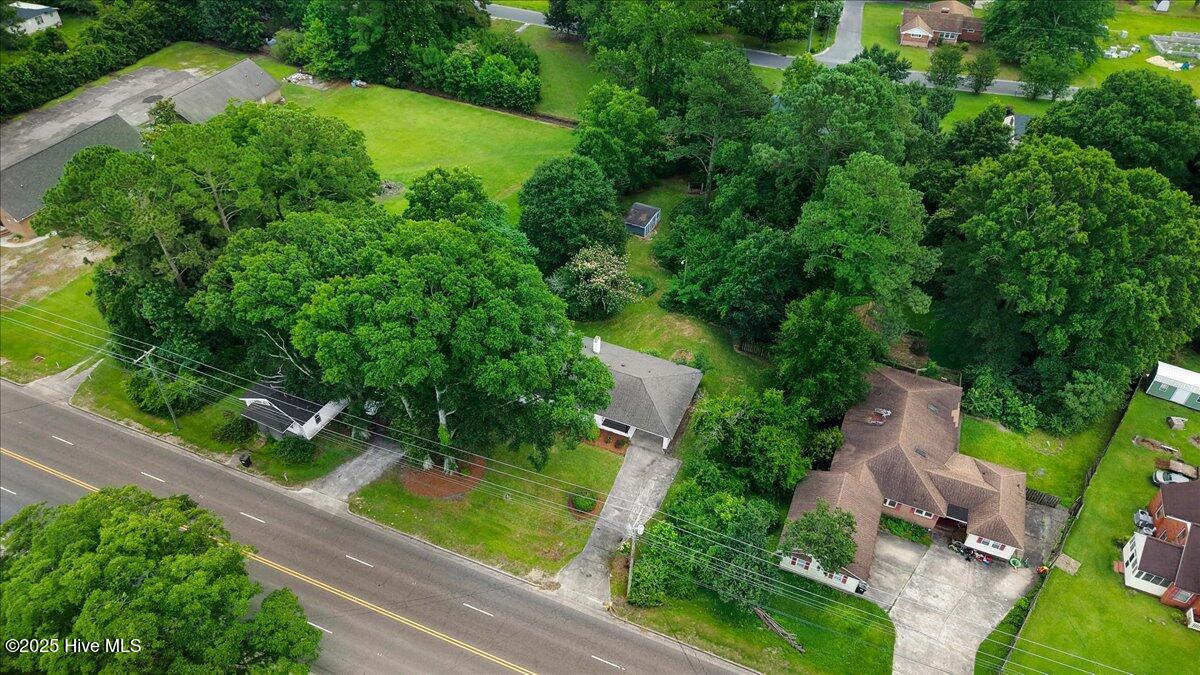 527 W College Street Property Photo 14