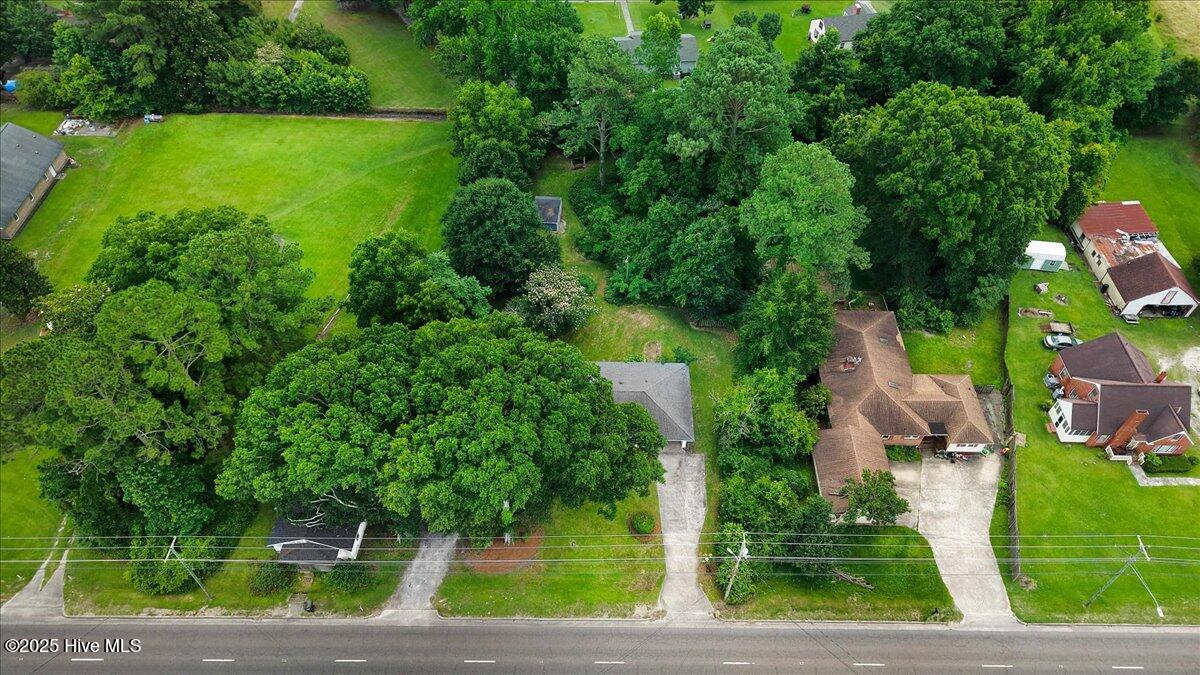 527 W College Street Property Photo 15