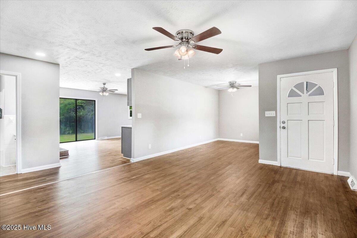 527 W College Street Property Photo 17