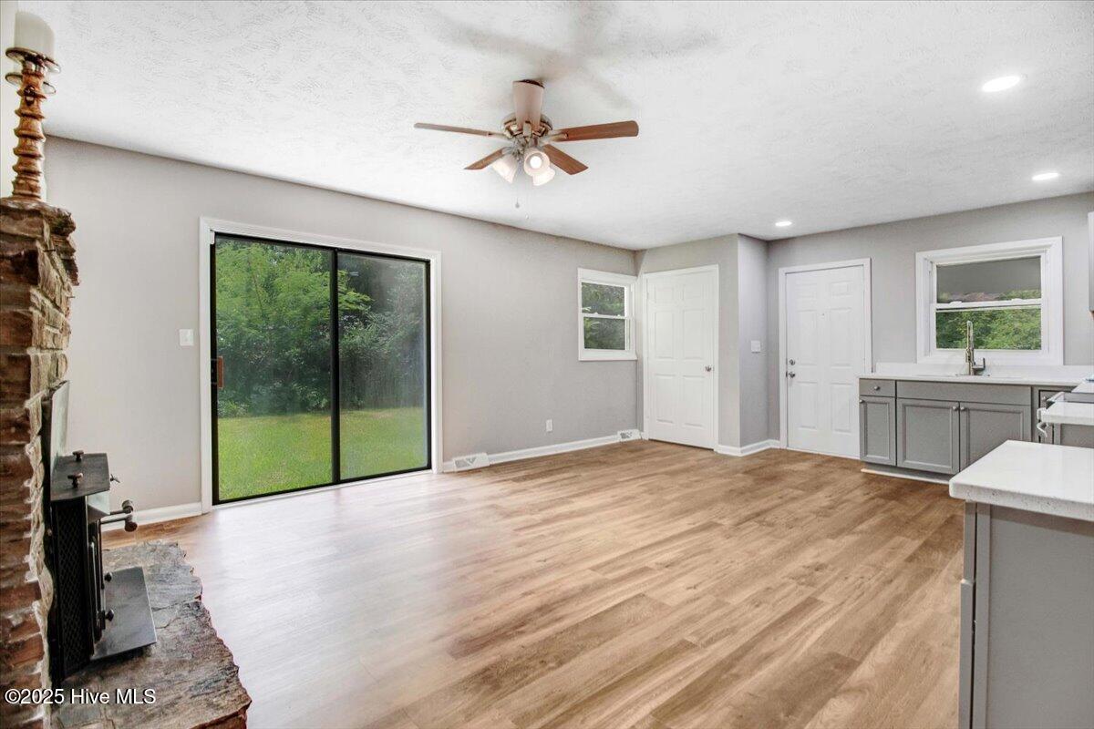 527 W College Street Property Photo 21