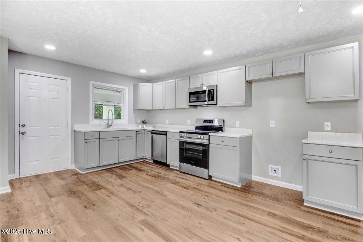 527 W College Street Property Photo 23