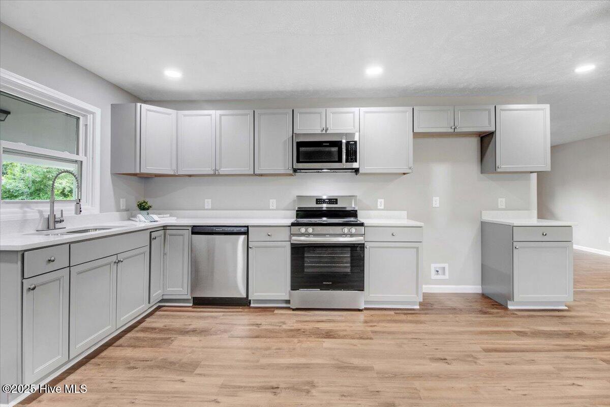 527 W College Street Property Photo 24