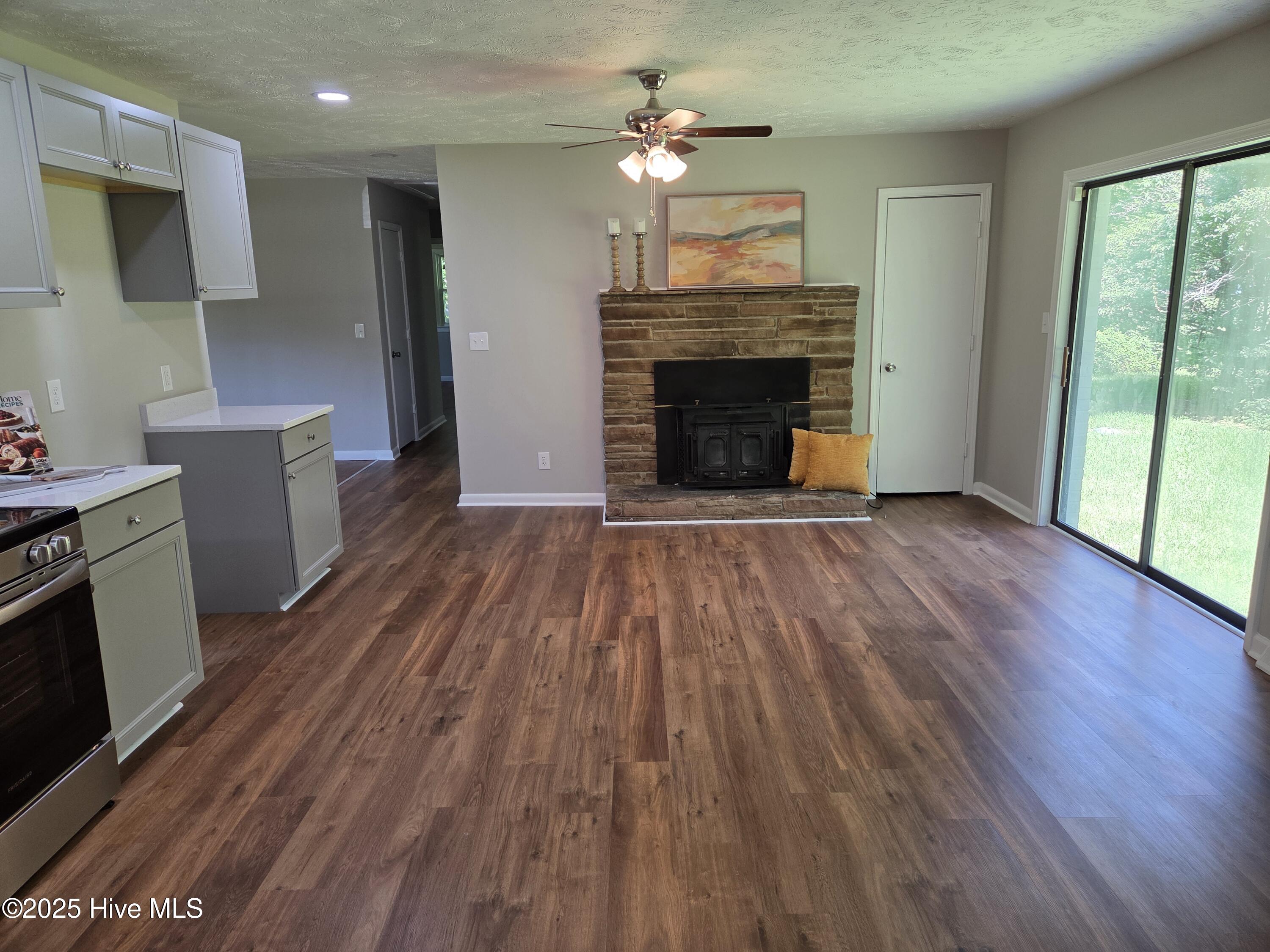 527 W College Street Property Photo 27