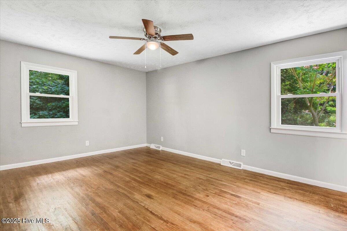 527 W College Street Property Photo 29